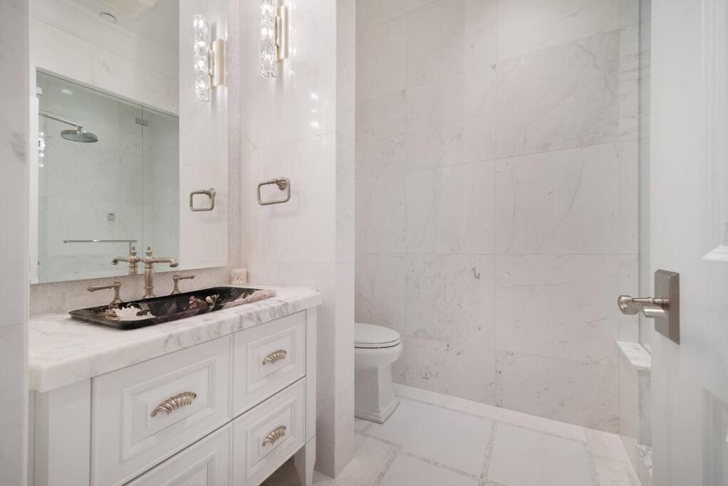 Luxury 4 beds Ocean-View house at Center of Vancouver