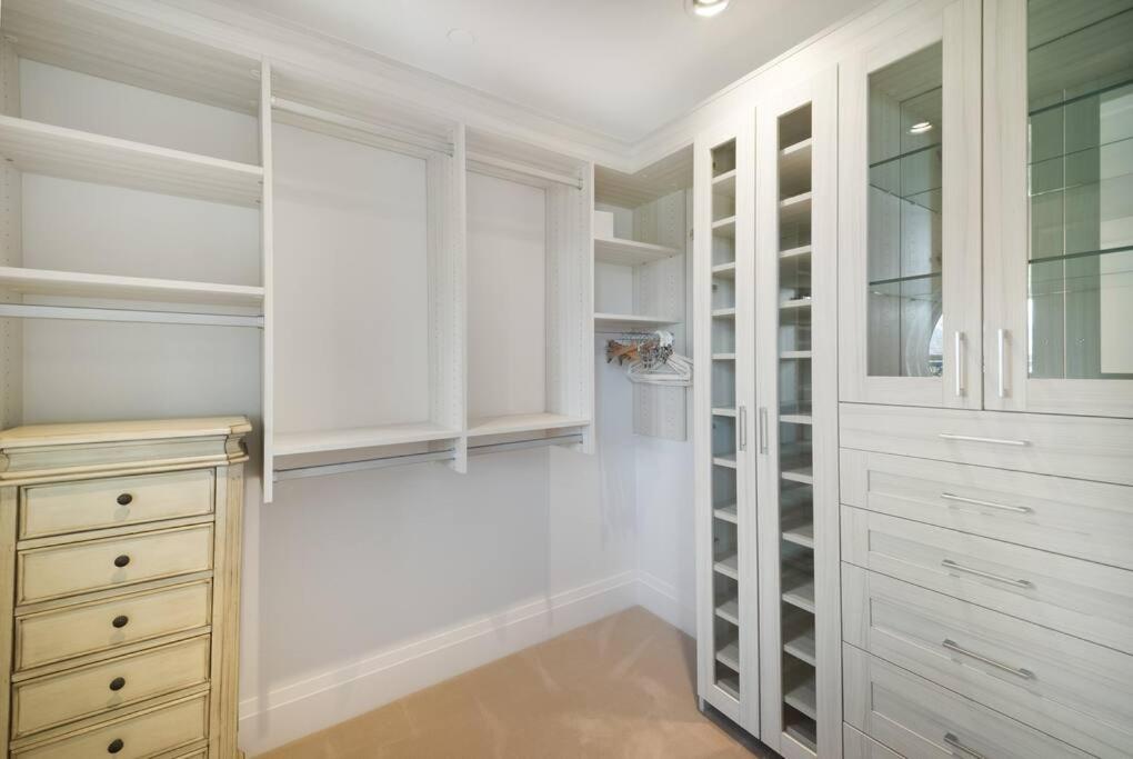 Luxury 4 beds Ocean-View house at Center of Vancouver
