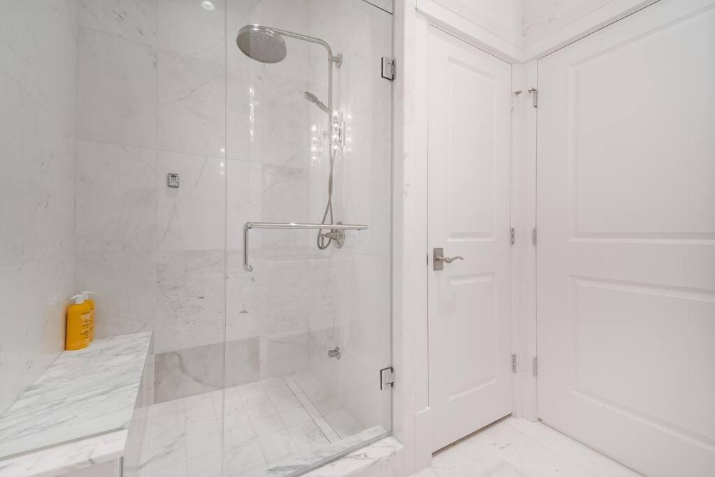 Luxury 4 beds Ocean-View house at Center of Vancouver