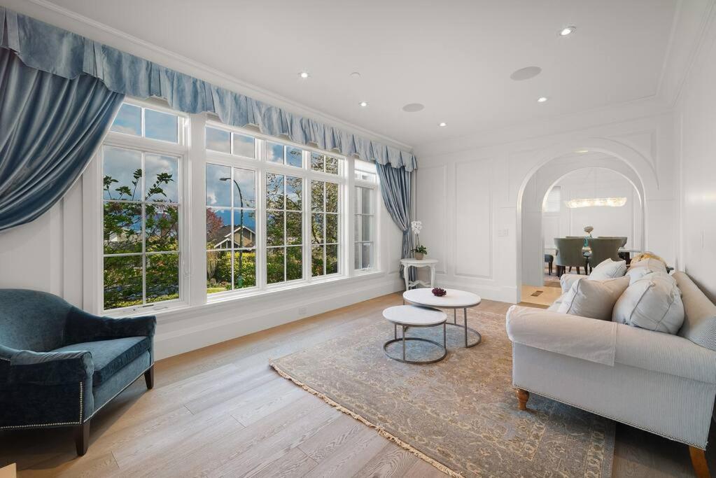 Luxury 4 beds Ocean-View house at Center of Vancouver