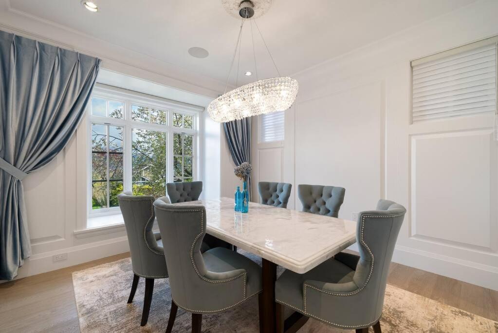 Luxury 4 beds Ocean-View house at Center of Vancouver