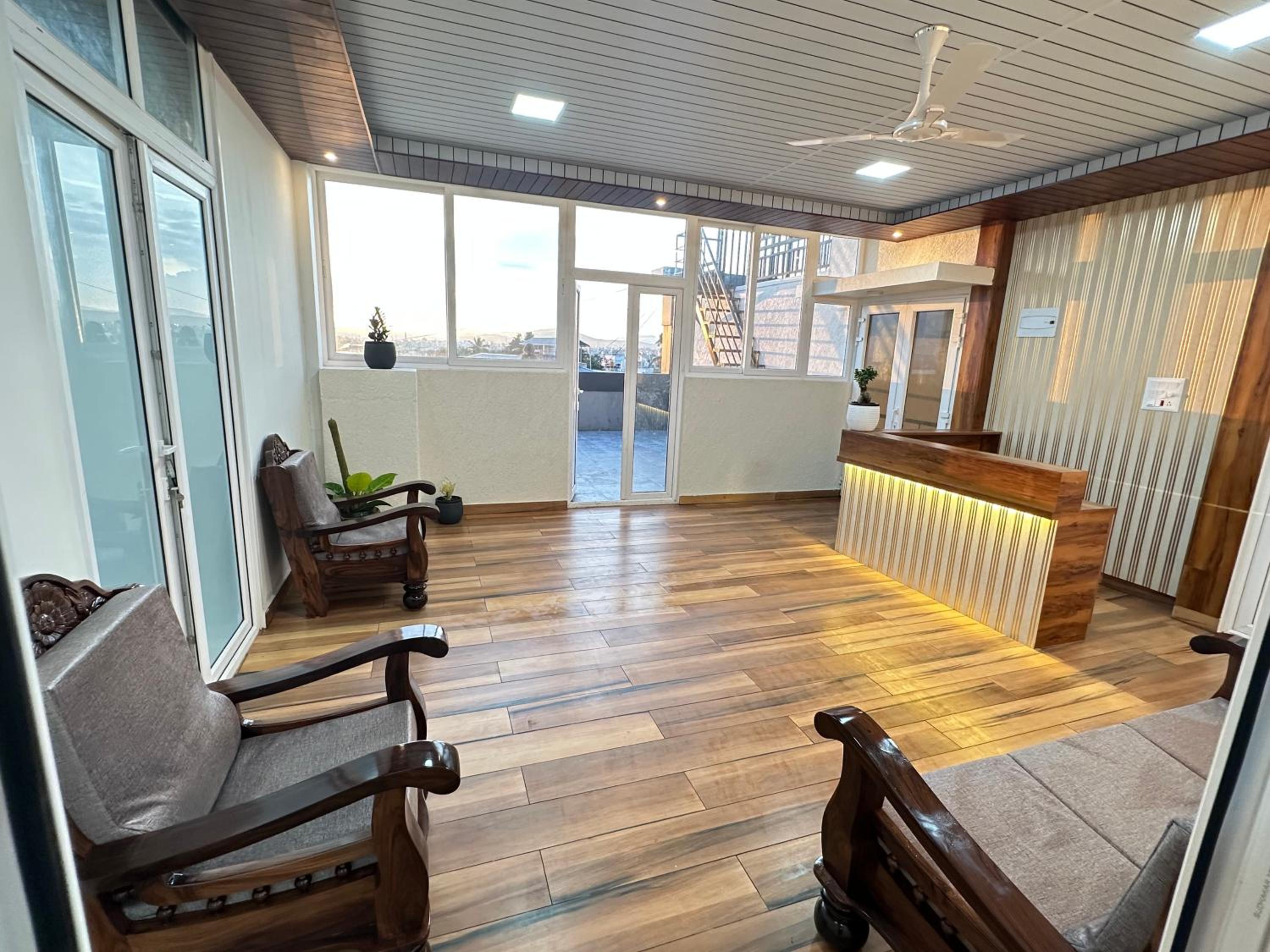 Lobby & Reception