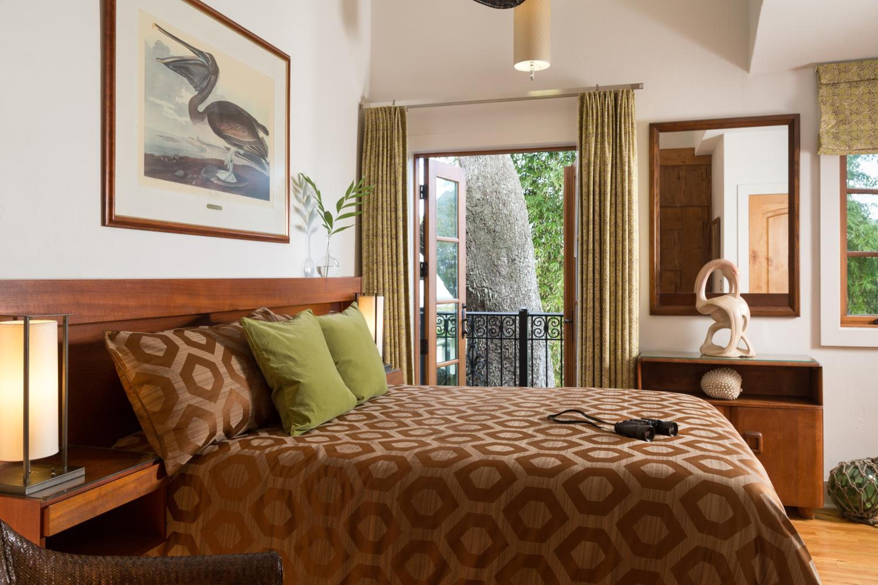 Black Dolphin Inn