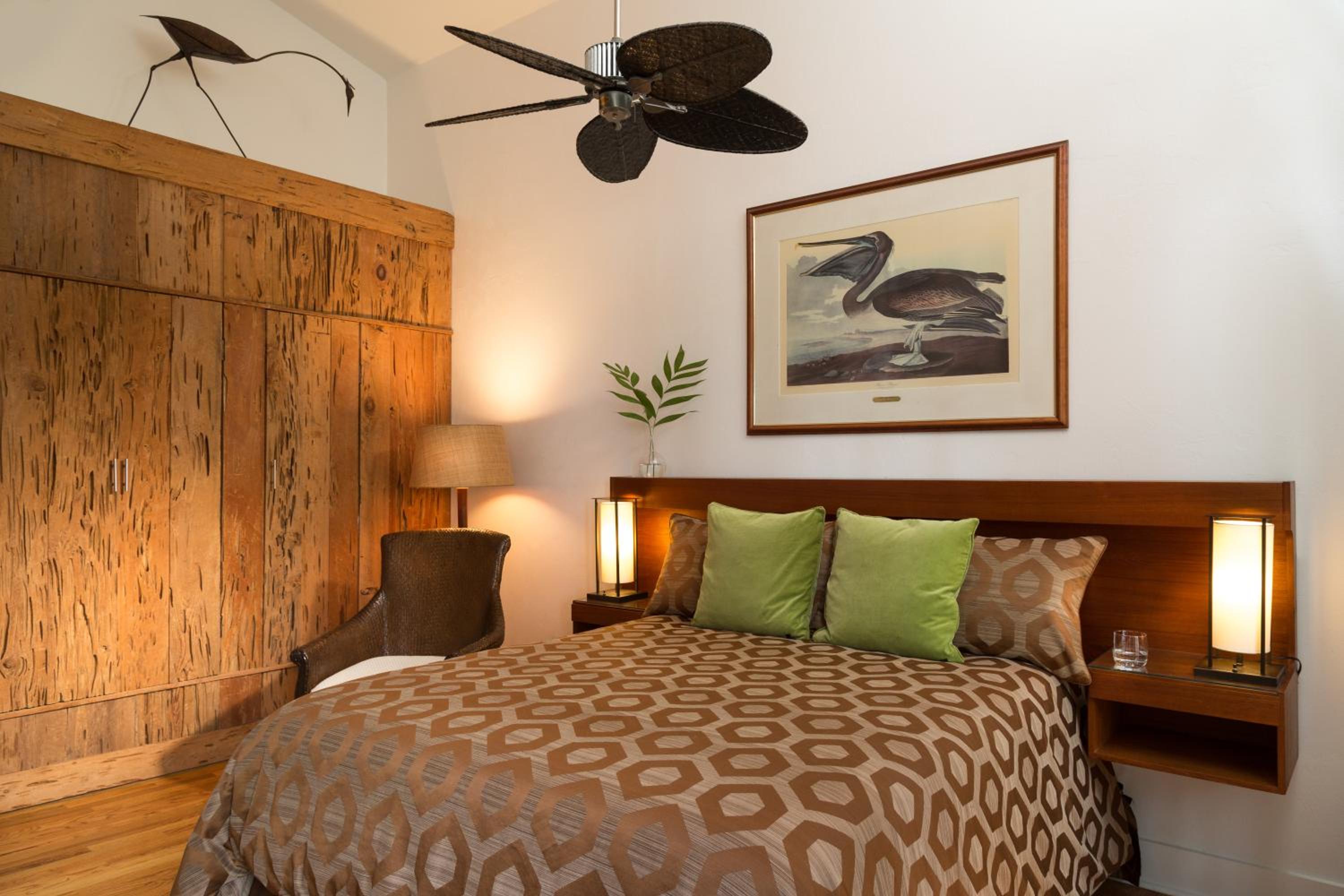 Black Dolphin Inn