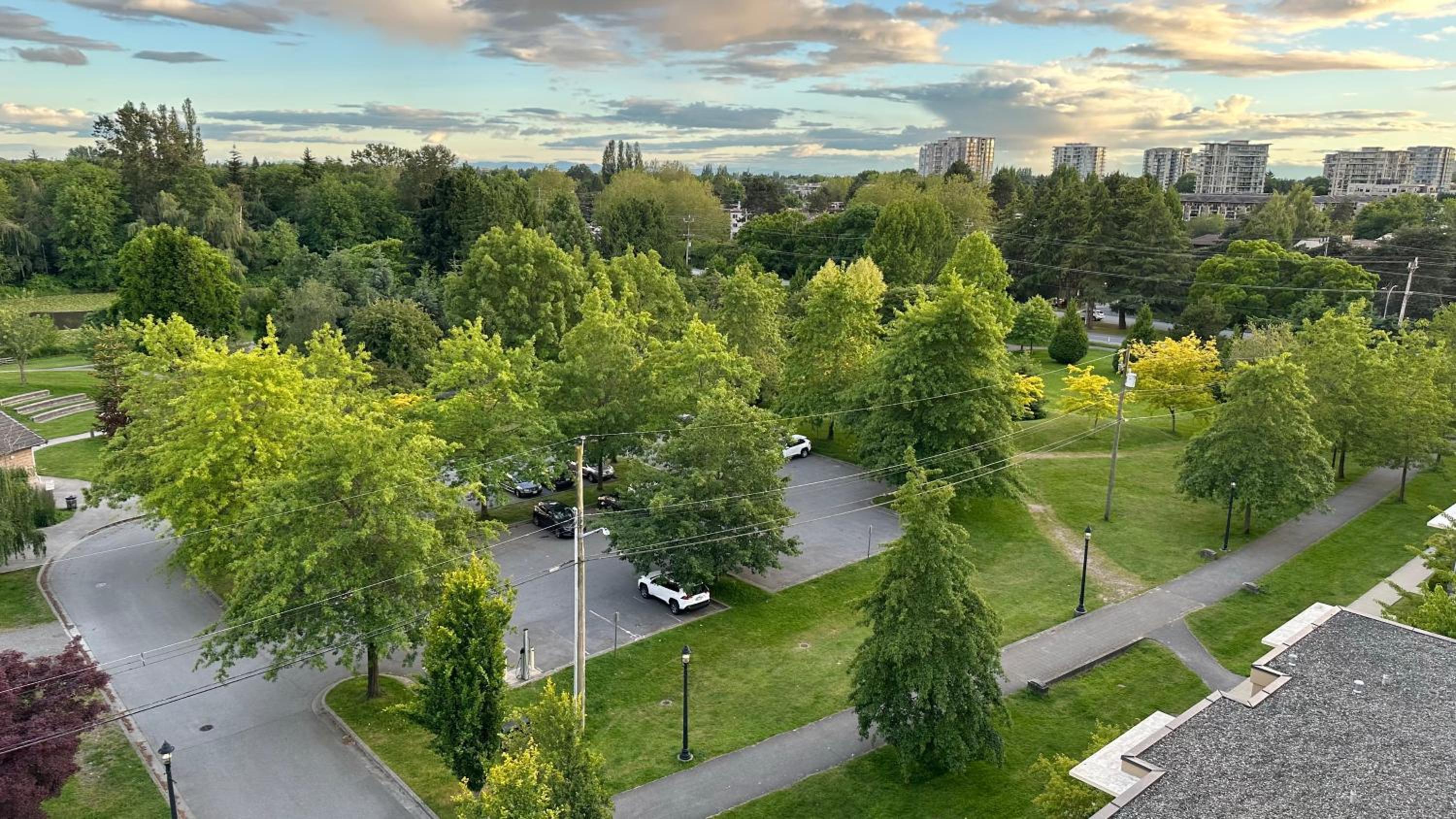 10 minutes to YVR, 2 bedrooms, 2 full bathrooms,high-rise with beautiful views