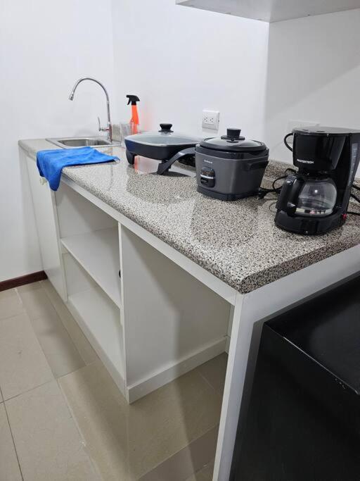 Miniestudio San José diagonal al Parque Central