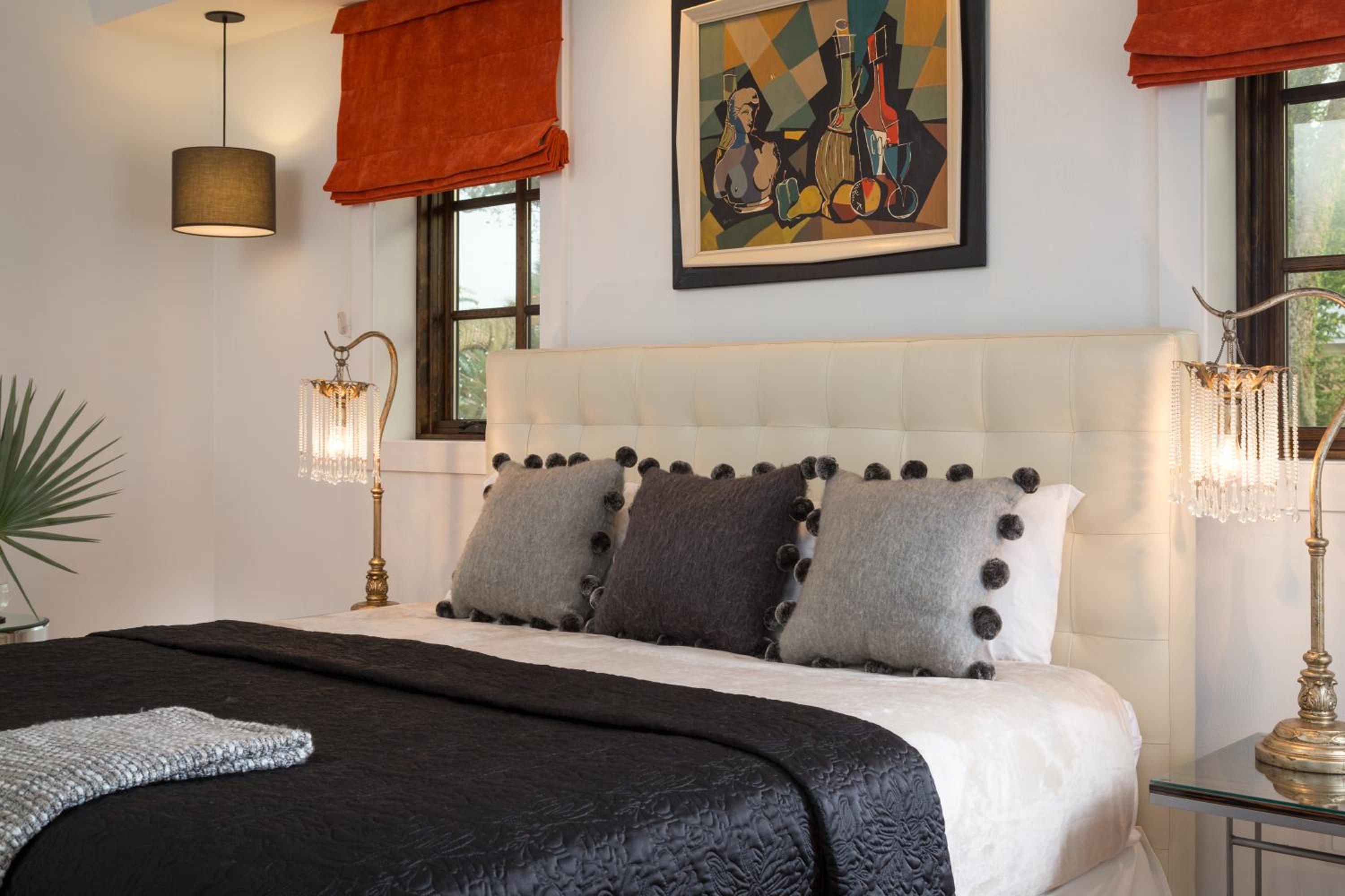 Black Dolphin Inn