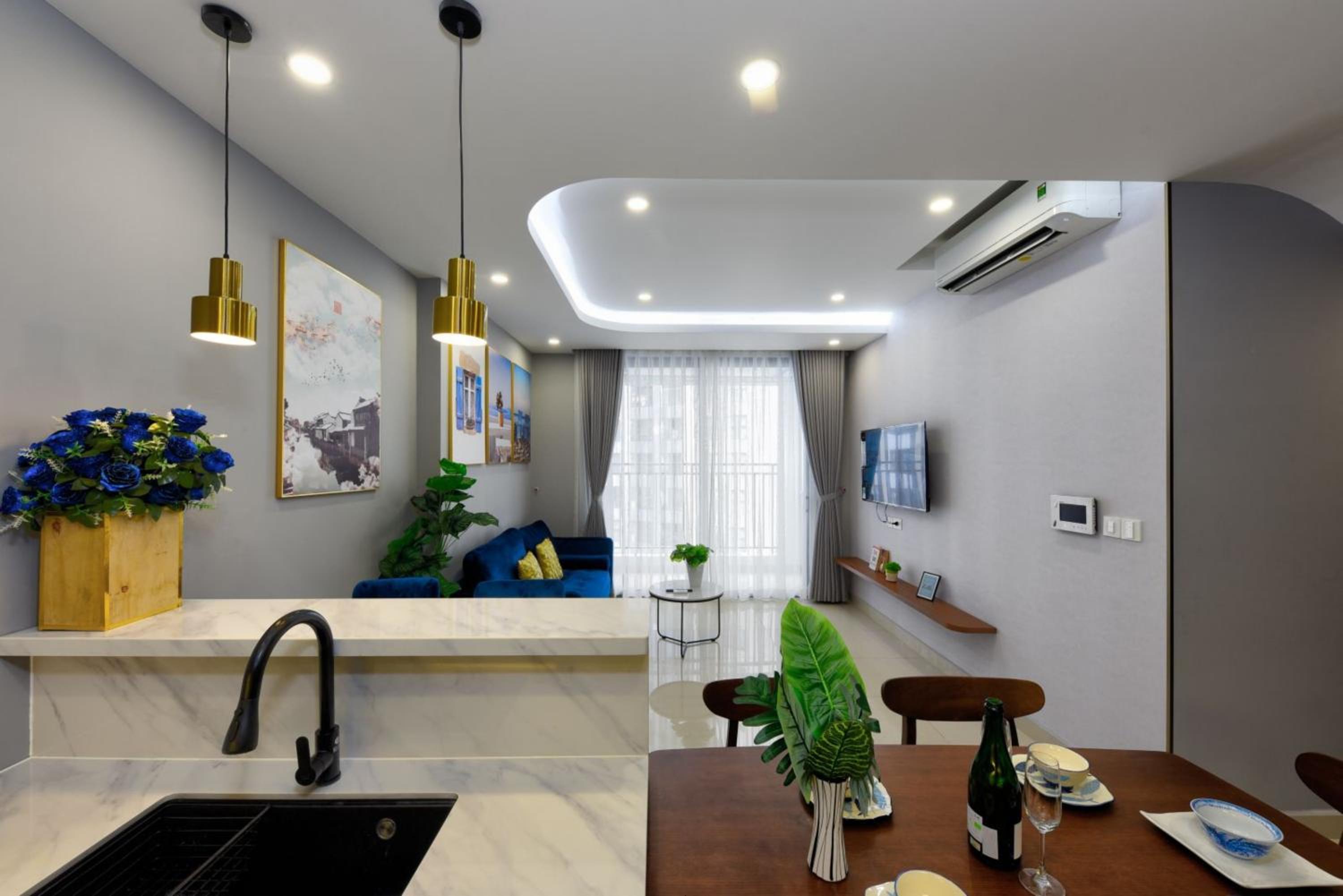 Otis Apartment - Rivergate Building District 4