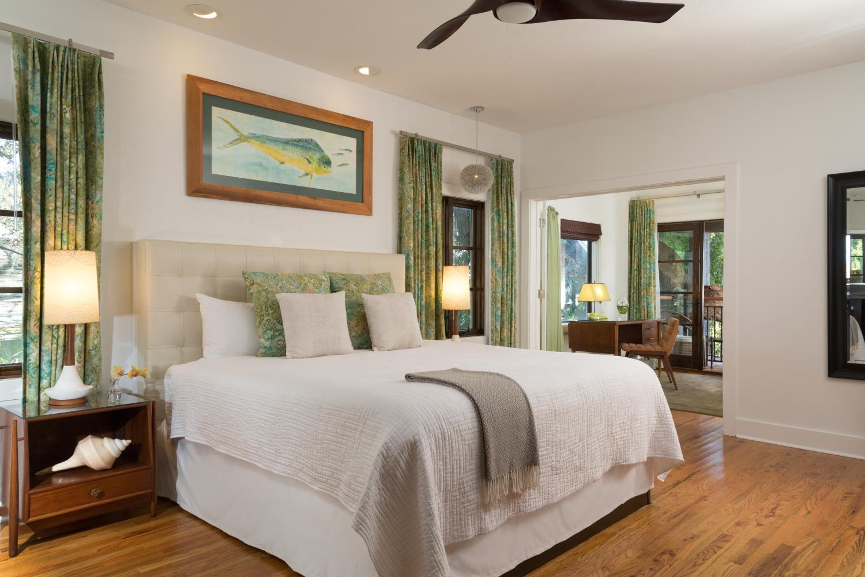 Black Dolphin Inn