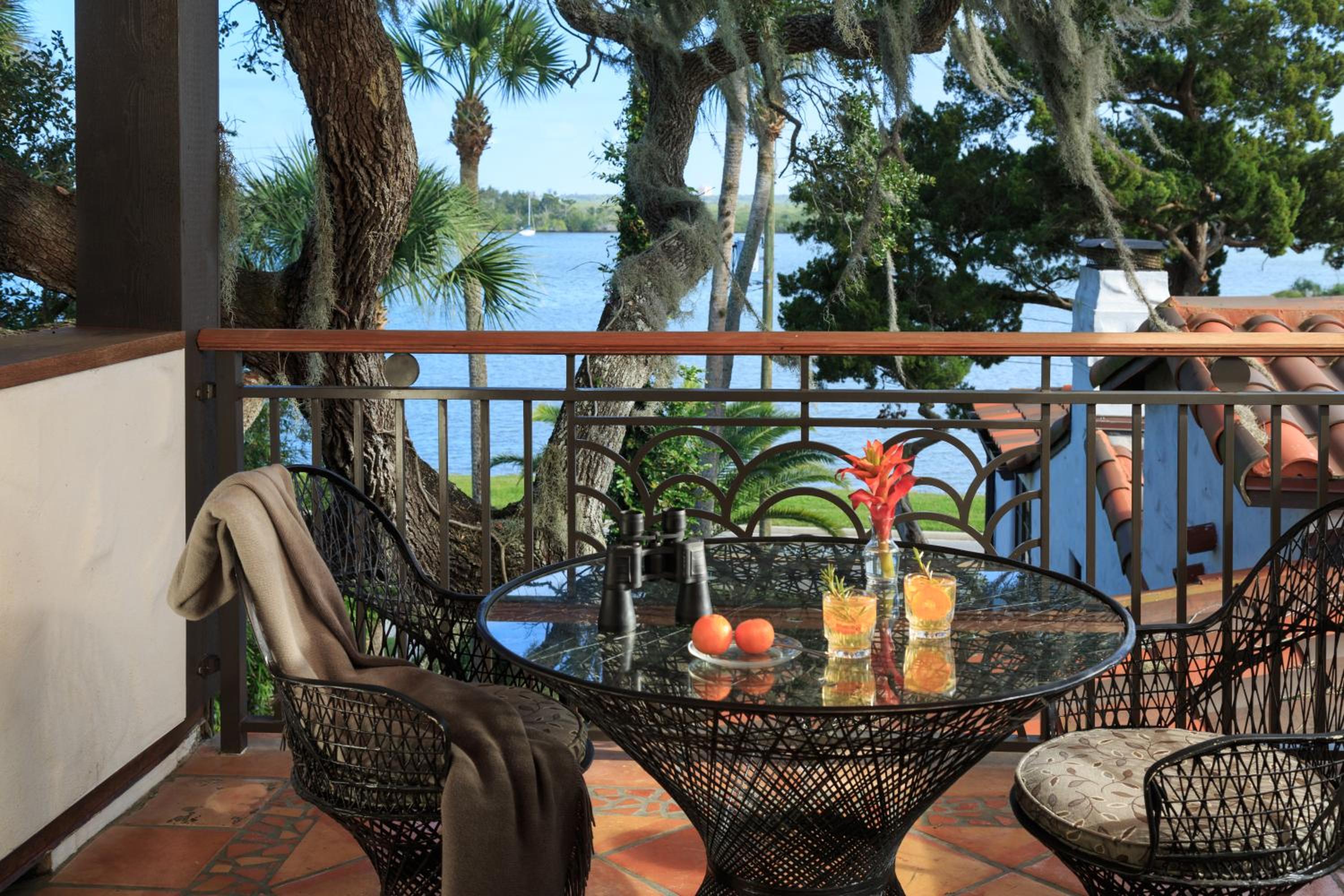 Black Dolphin Inn