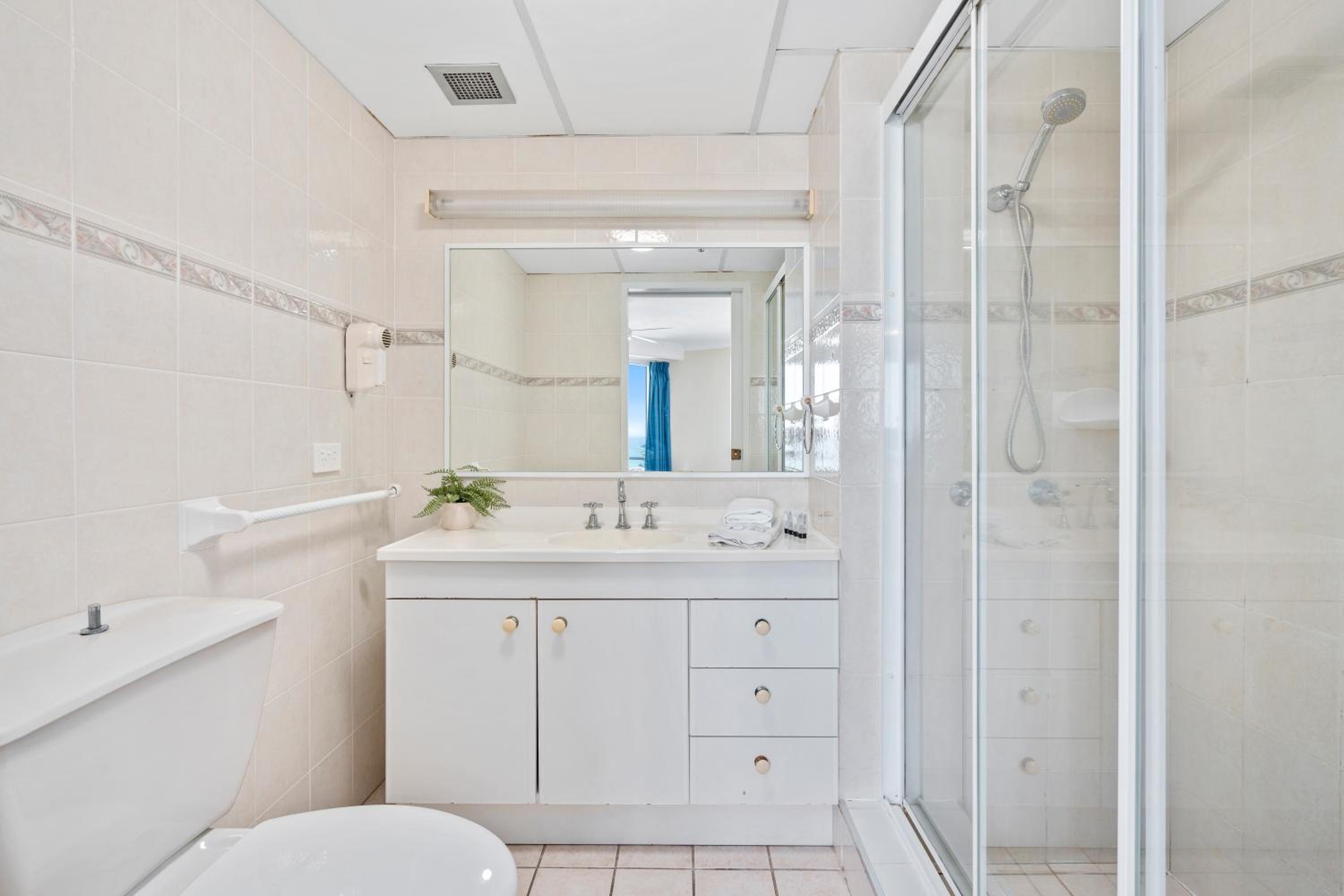 Stunning OCEAN VIEWS in 2 Bedroom Unit at Zenith - Q Stay