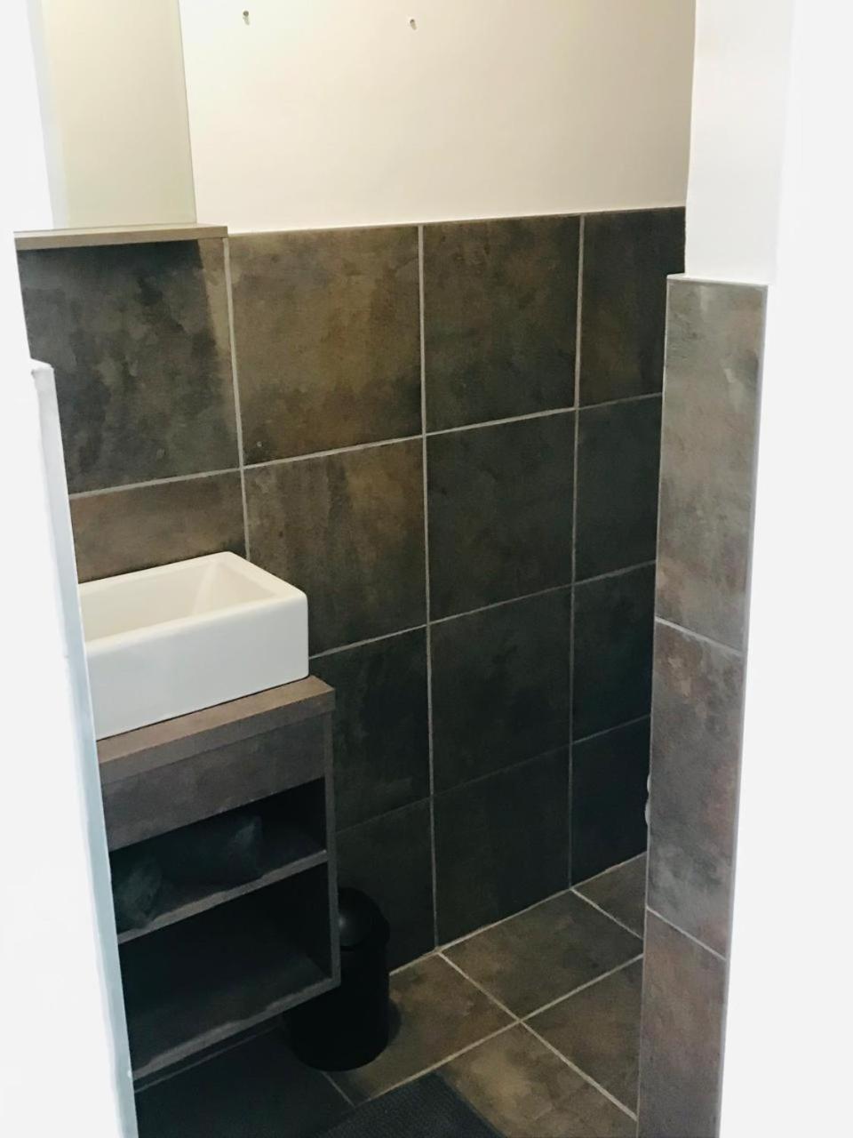 Secure flatlet with free parking view 4