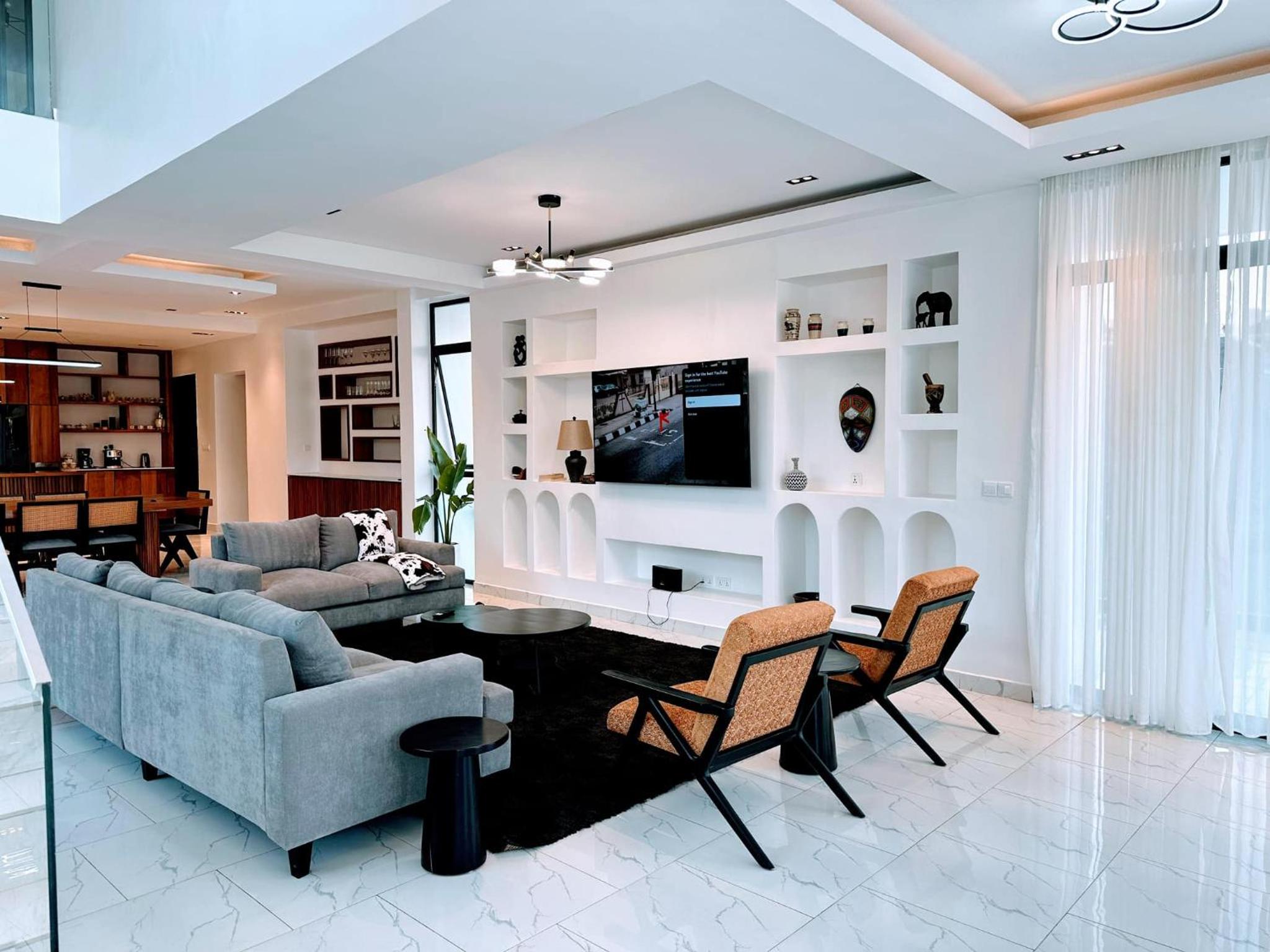 Honore Rwanda amazing White House in Kigali view 2