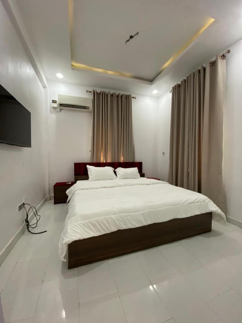 Exquisite stay
