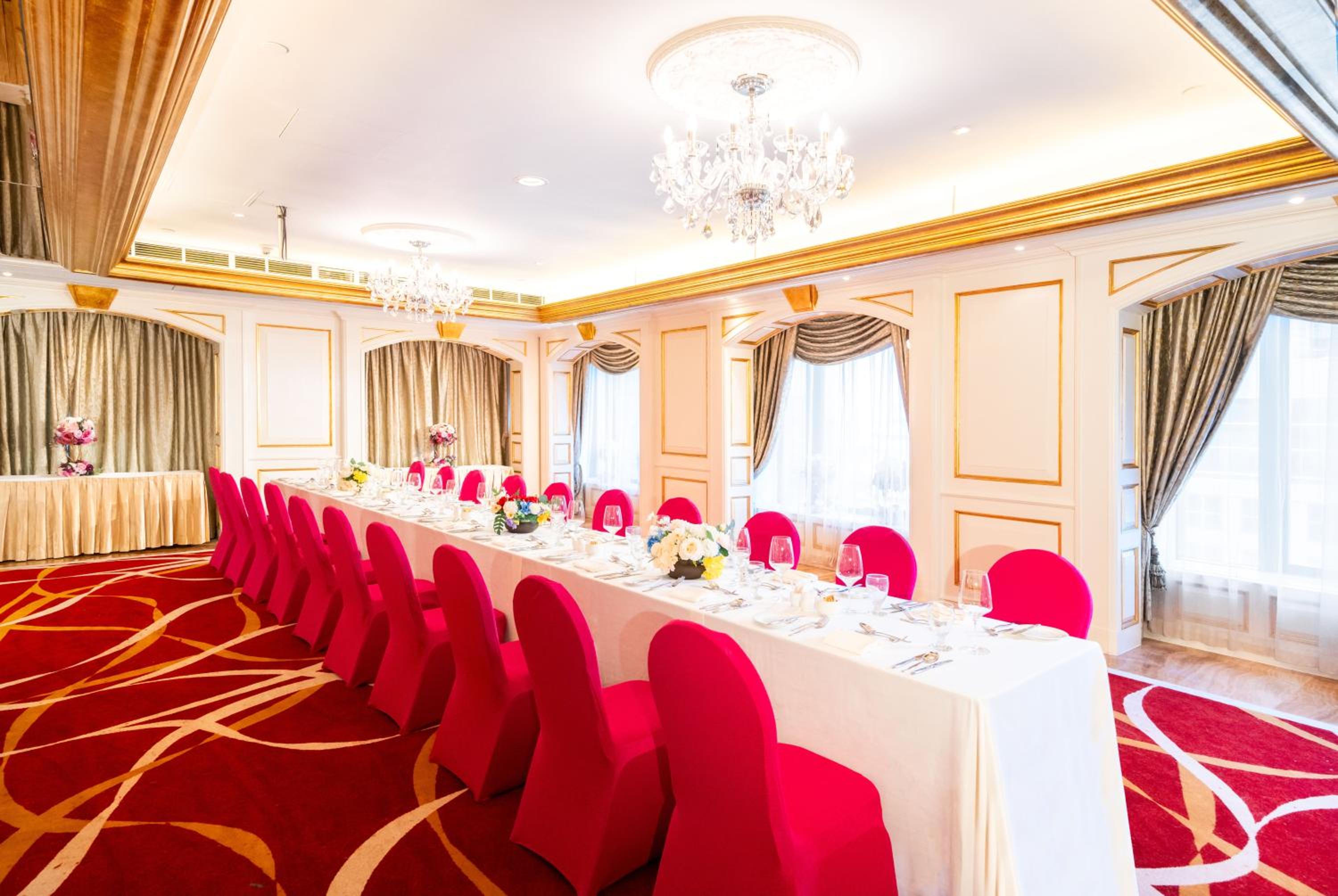 Grand Emperor Hotel
