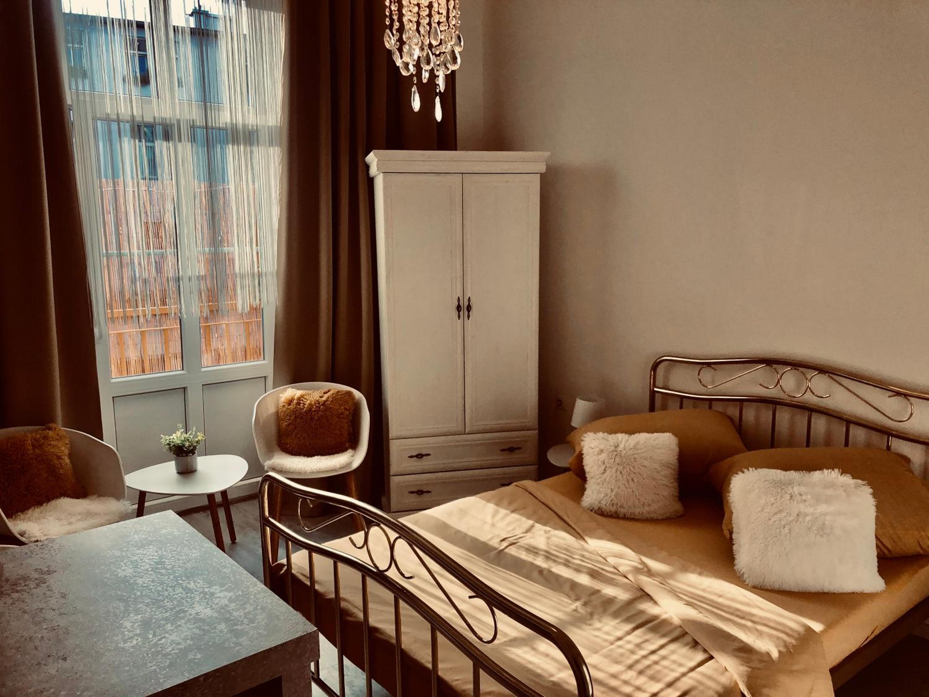 Tomas Apartments Silver