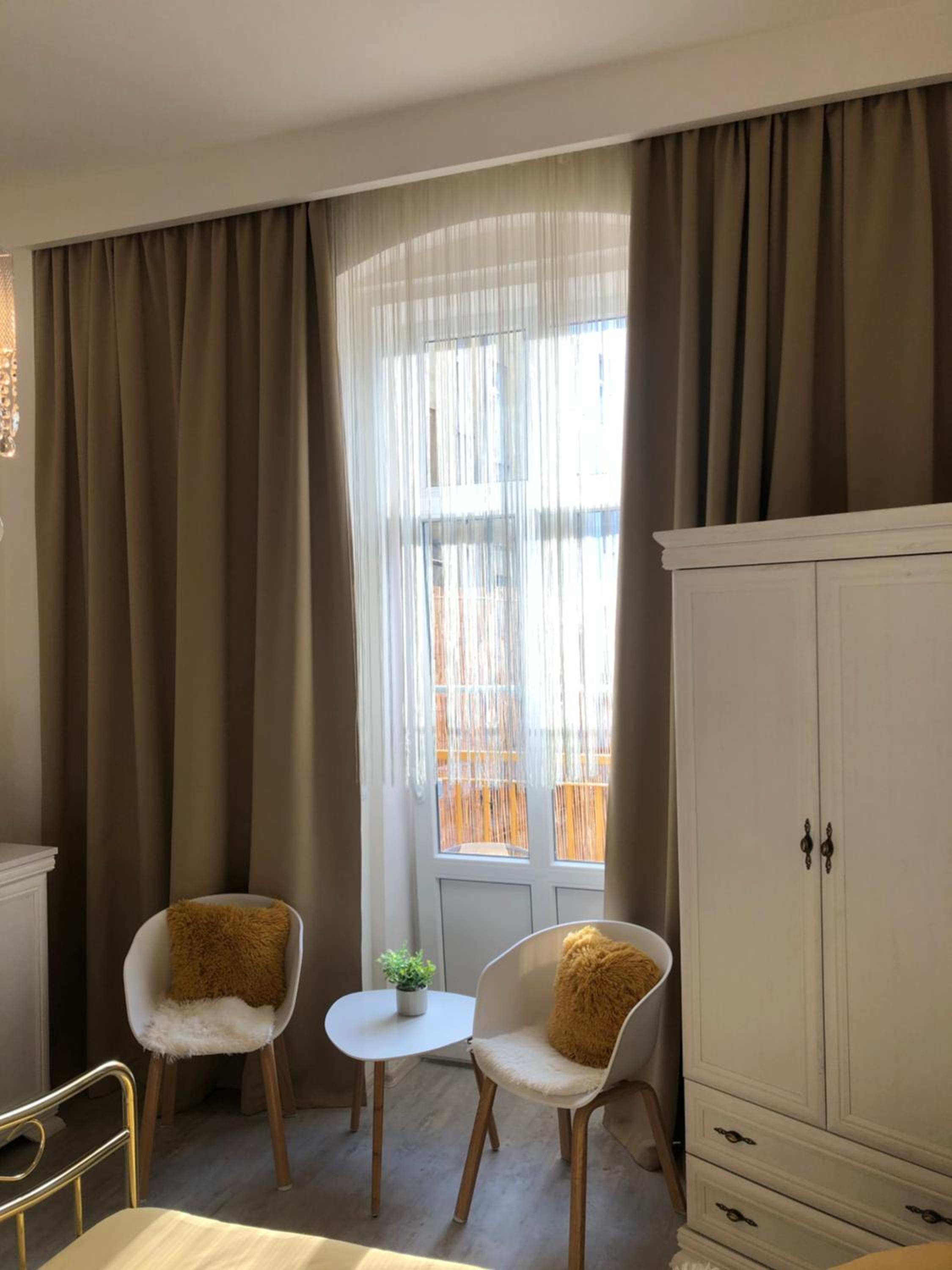 Tomas Apartments Silver