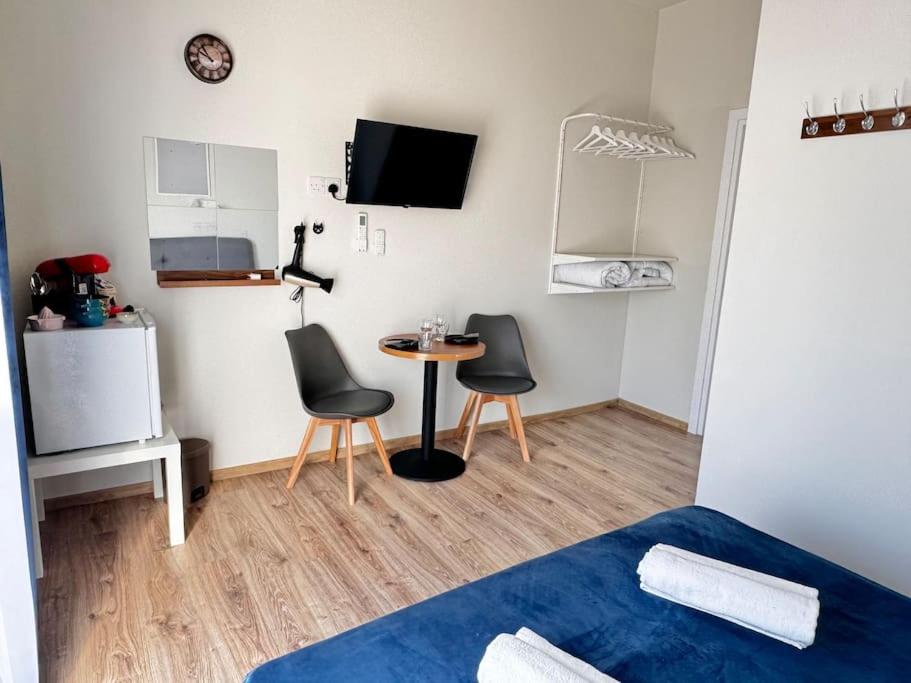 Smart Comfort RoomN8 with Balcony Private Bathroom in best Location Beach 250m