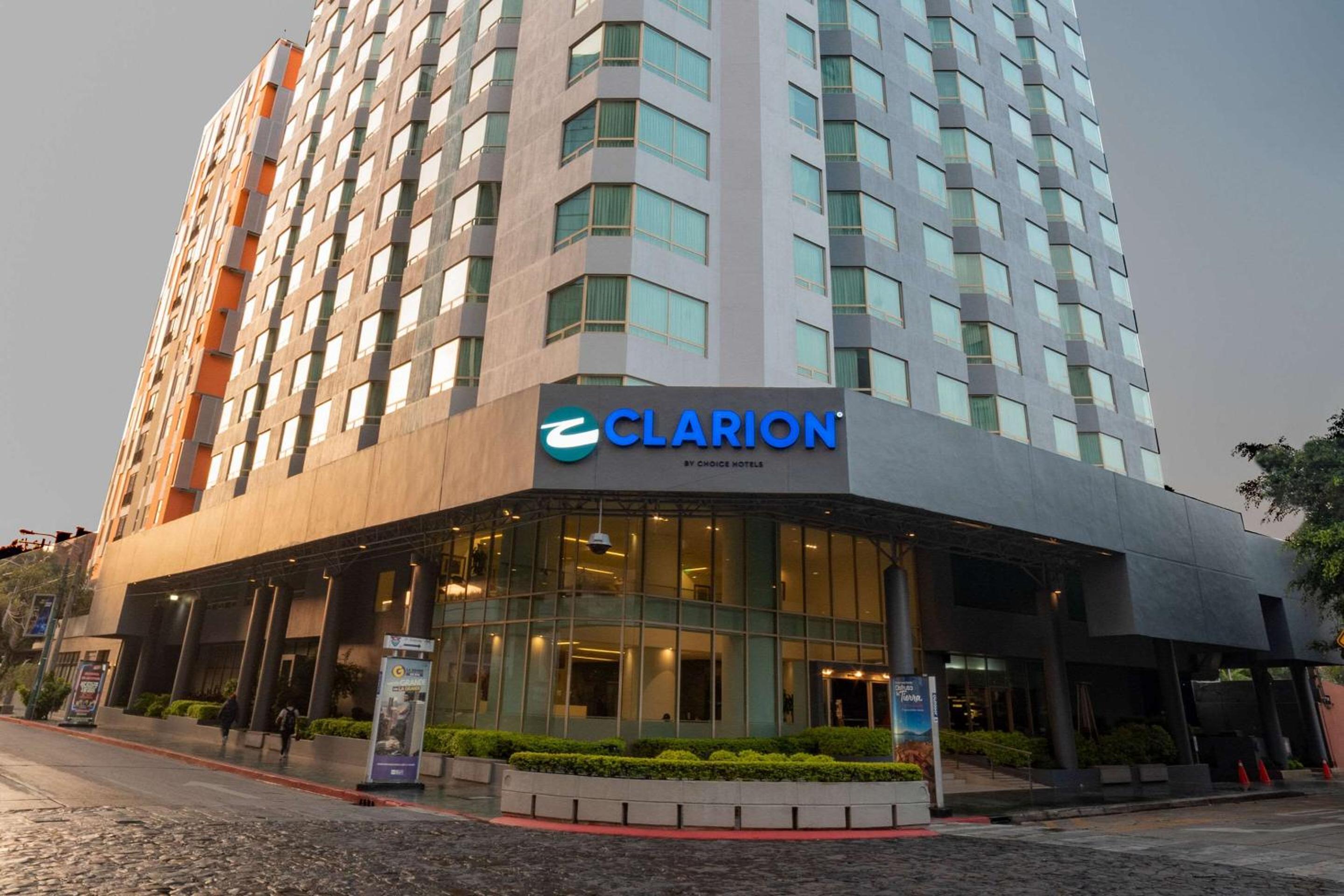 Hotel Clarion Suites Guatemala - Image 1