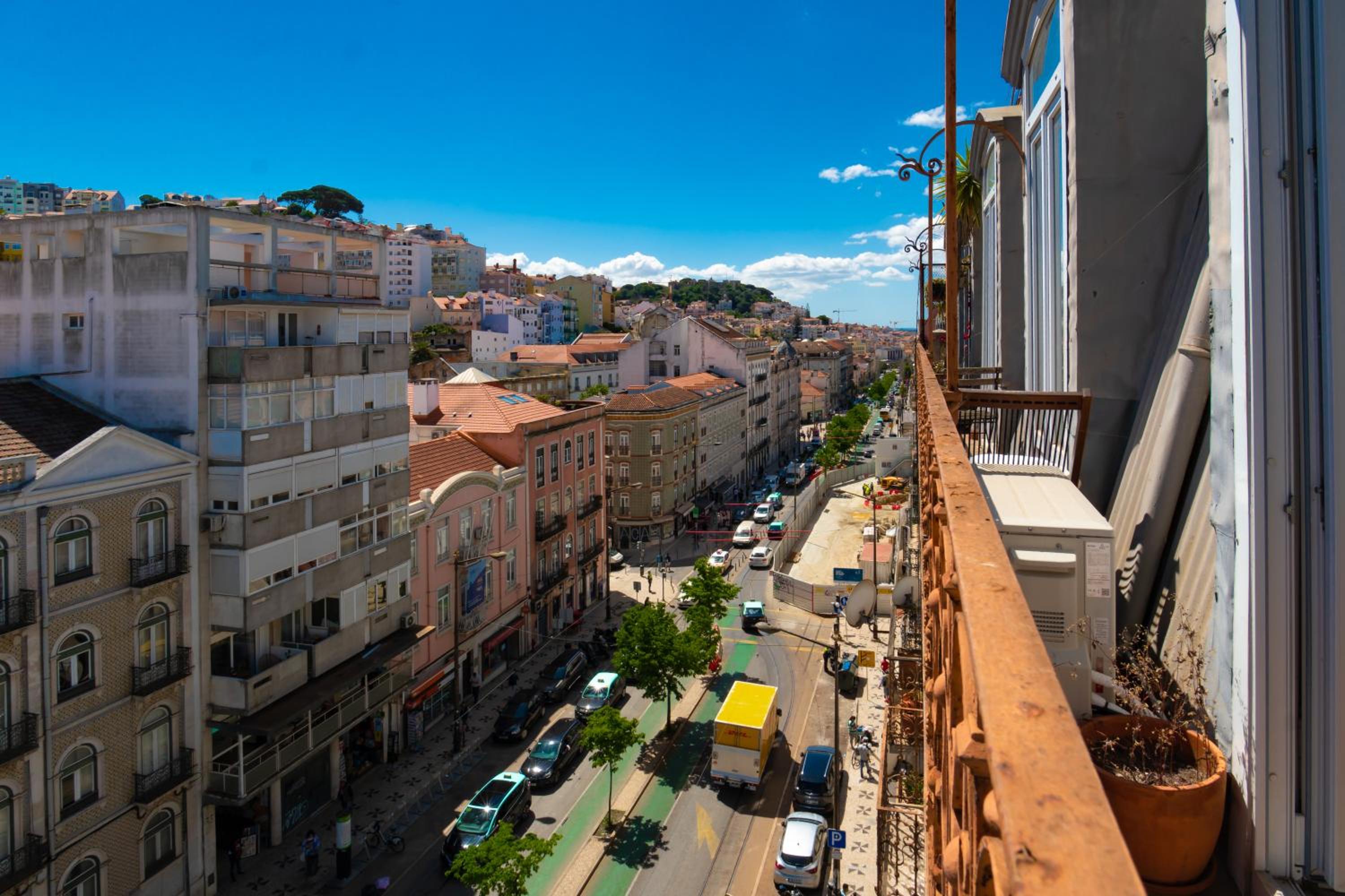 Life in Colour & Art - Charming 3Bed Apartment view 4