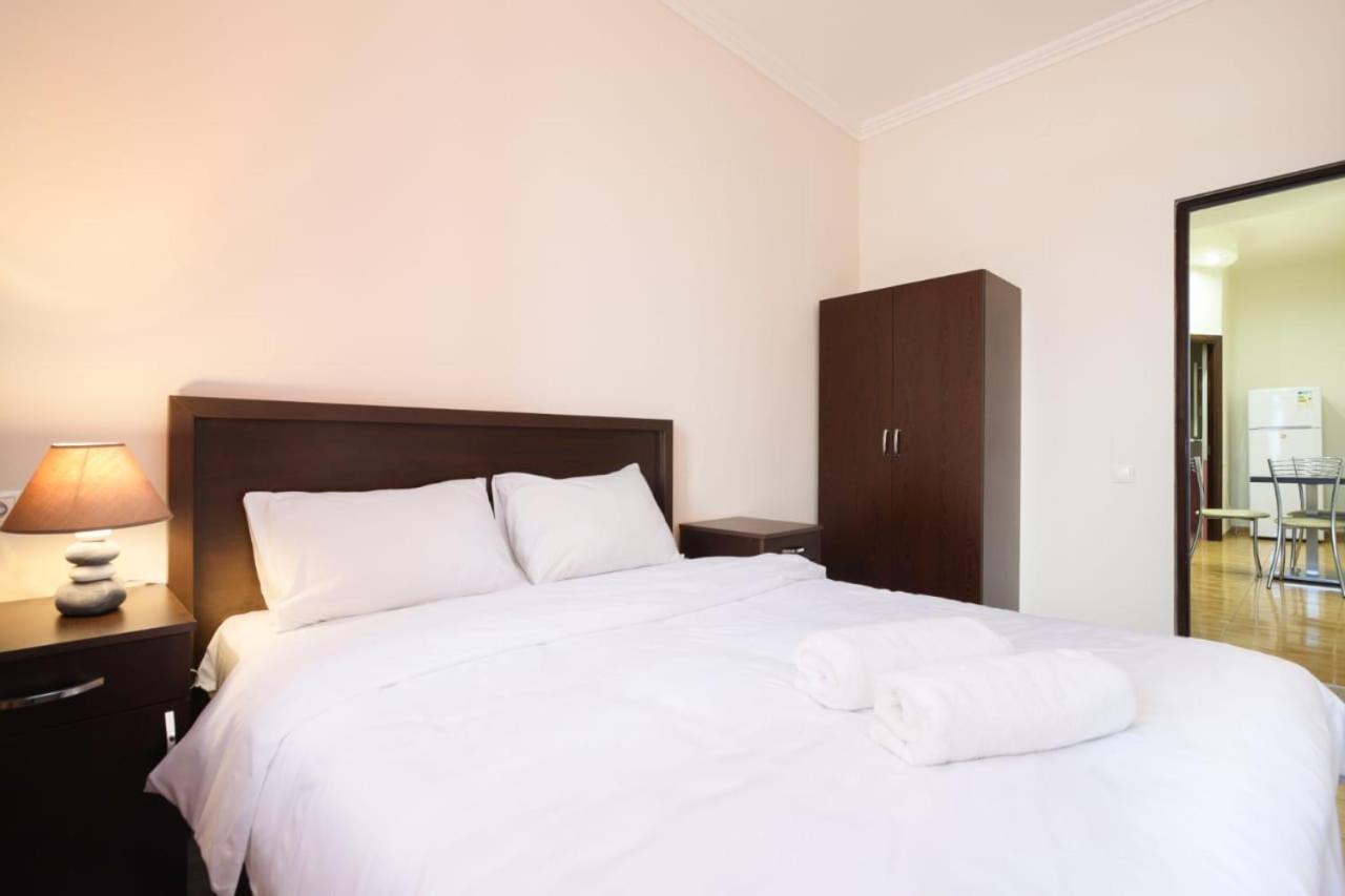 2 bedroom with balcony near Opera house