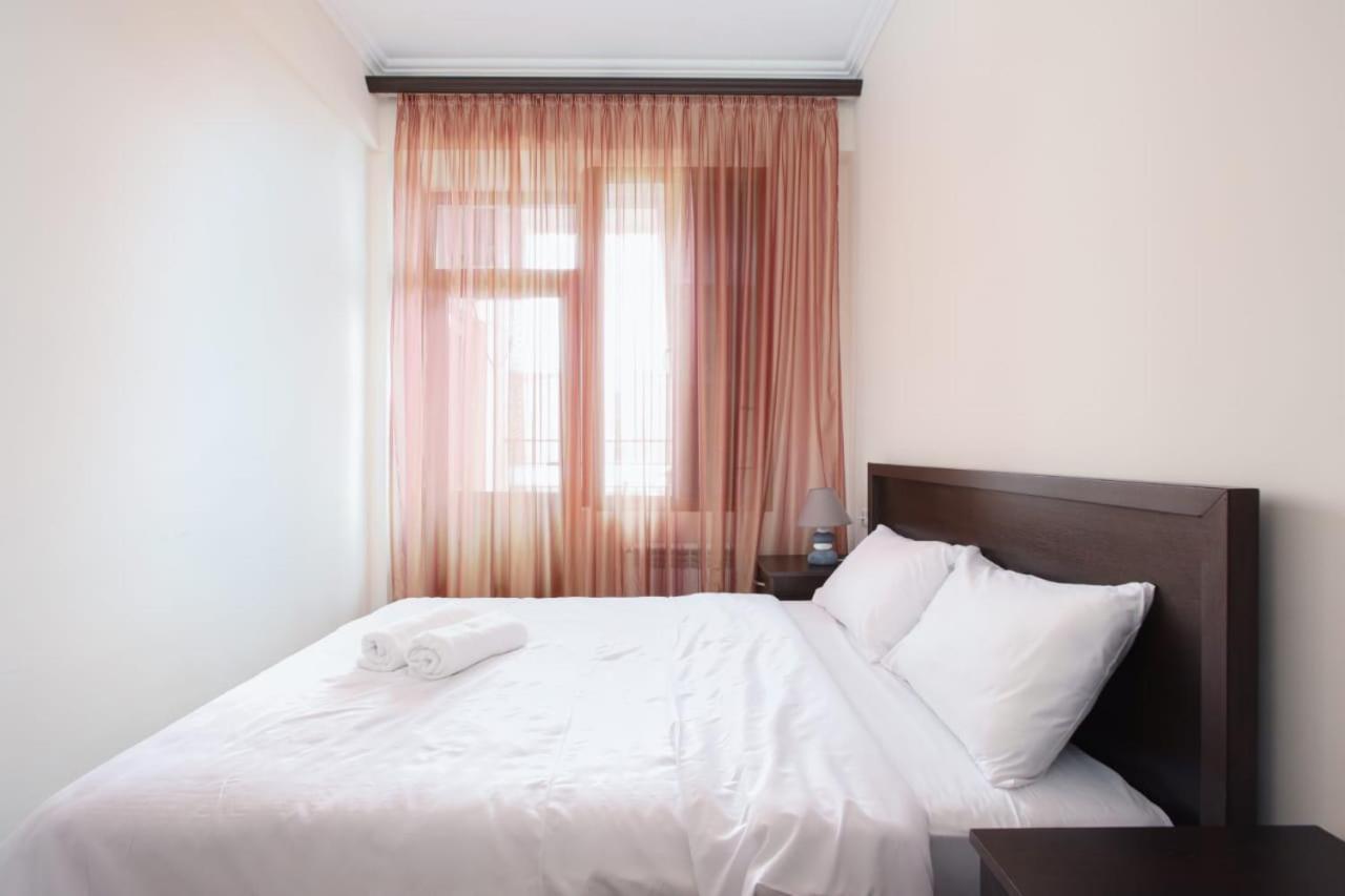 2 bedroom with balcony near Opera house
