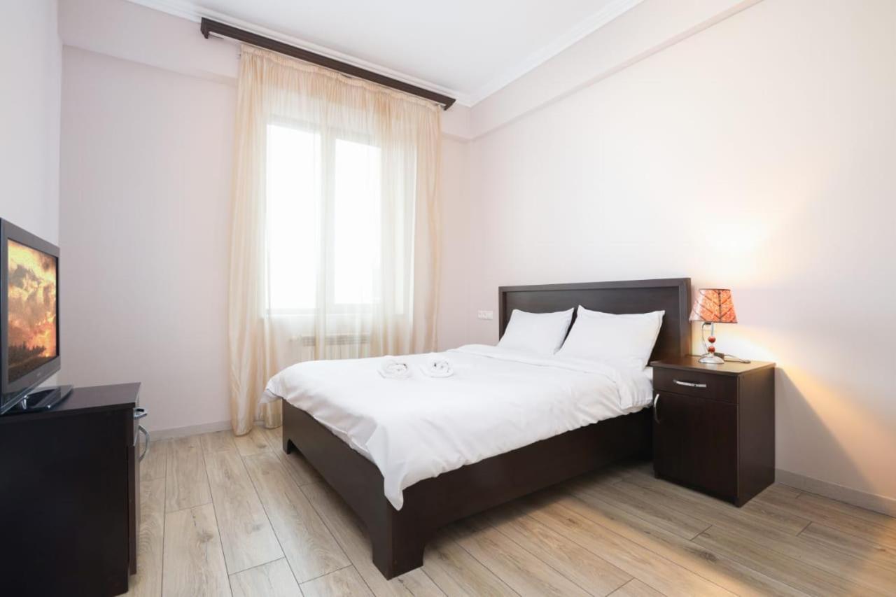 2 bedroom with balcony near Opera house