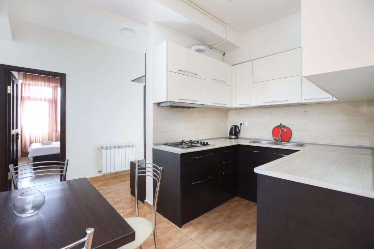 2 bedroom with balcony near Opera house