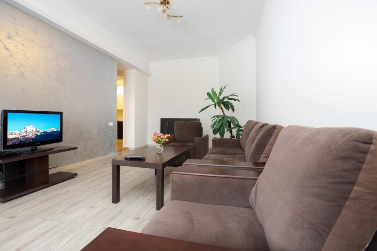 2 bedroom with balcony near Opera house