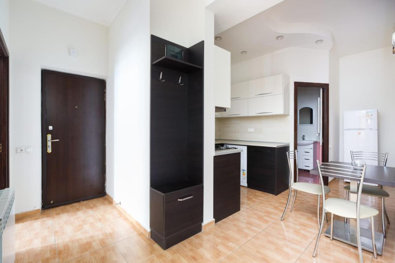 2 bedroom with balcony near Opera house