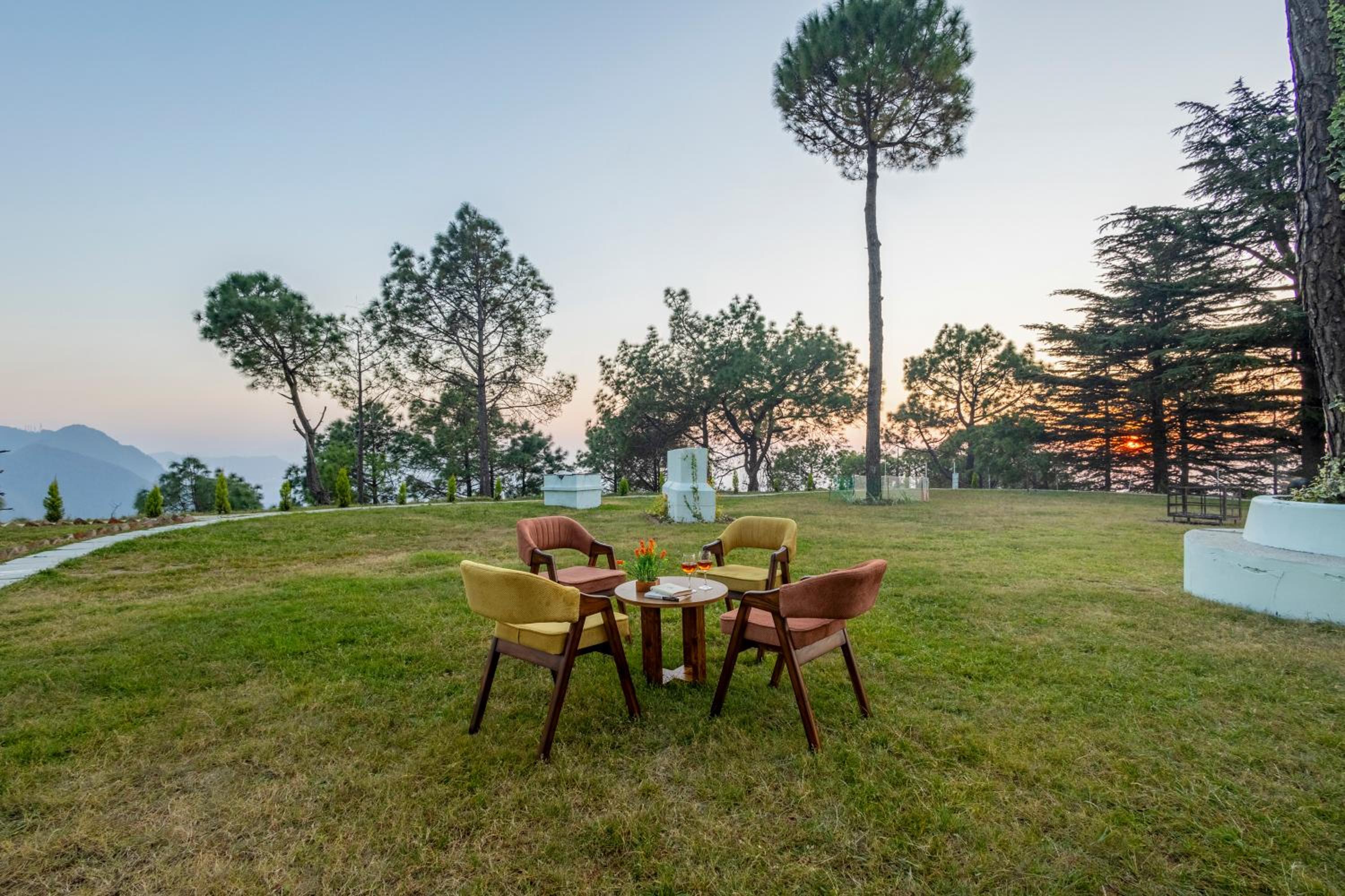 Alaya Stays 4 BHK with Hills View & Restaurant - Hemkunj Blossom view 3