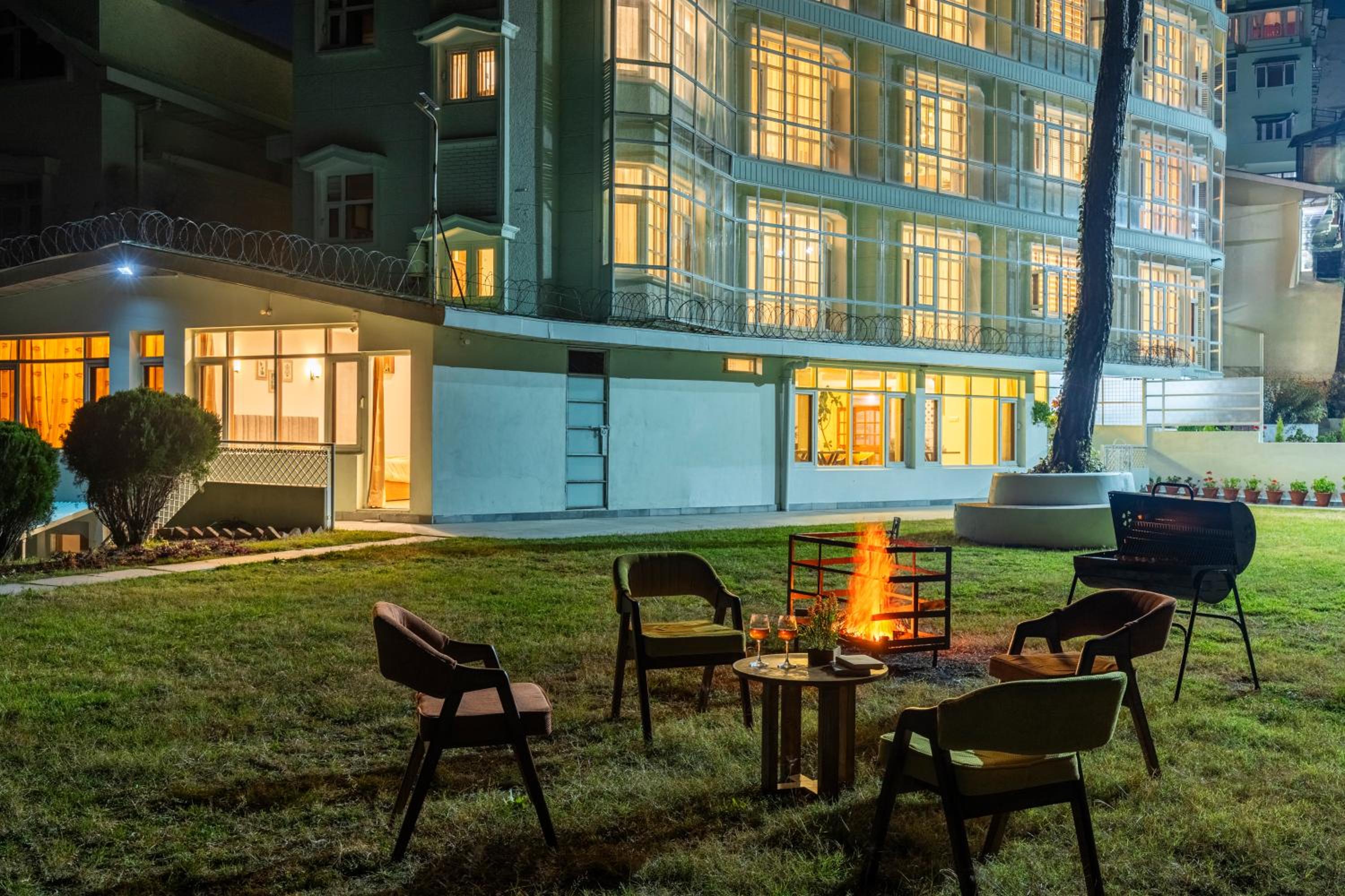 Alaya Stays 4 BHK with Hills View & Restaurant - Hemkunj Blossom view 2
