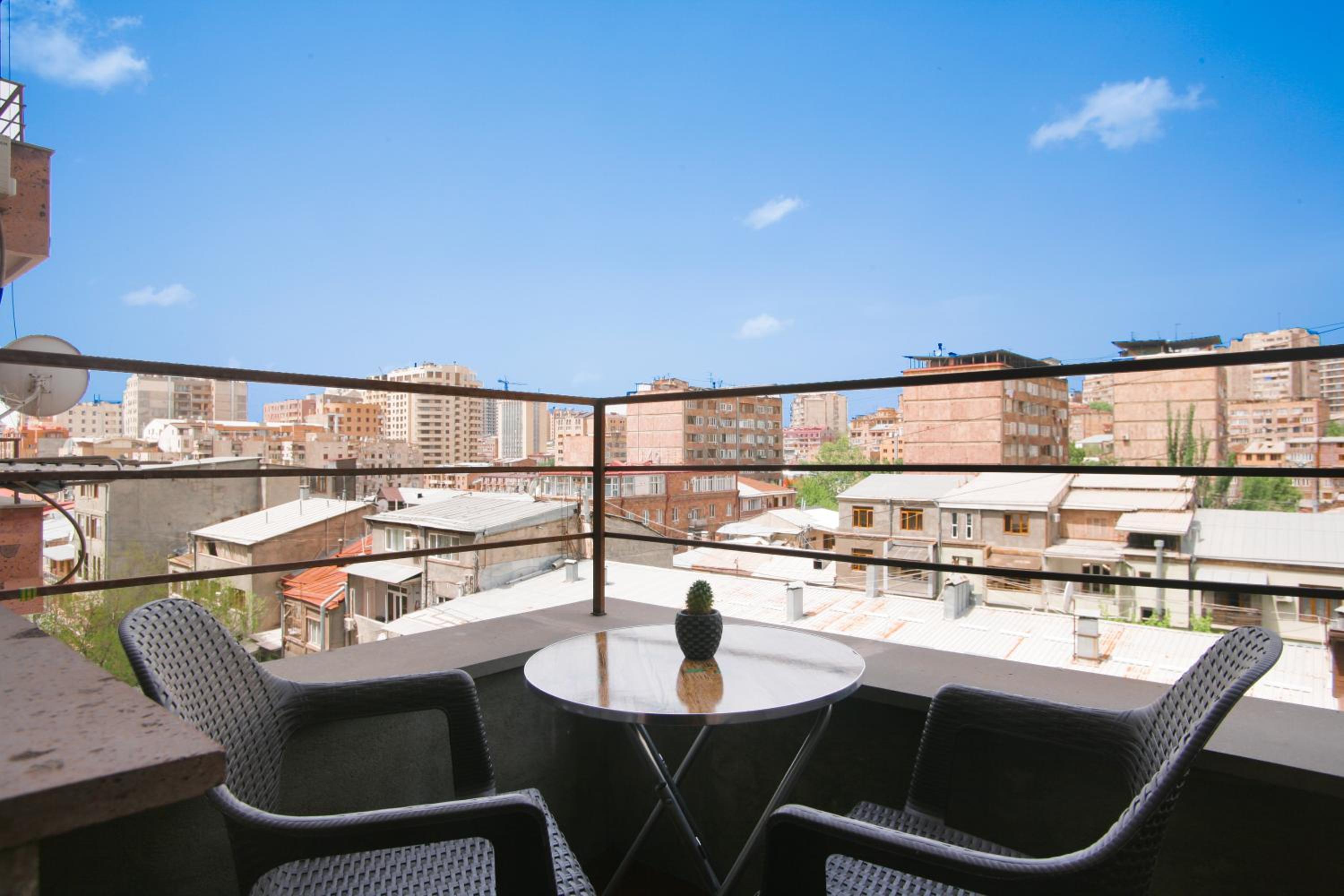 2 bedroom with balcony near Opera house