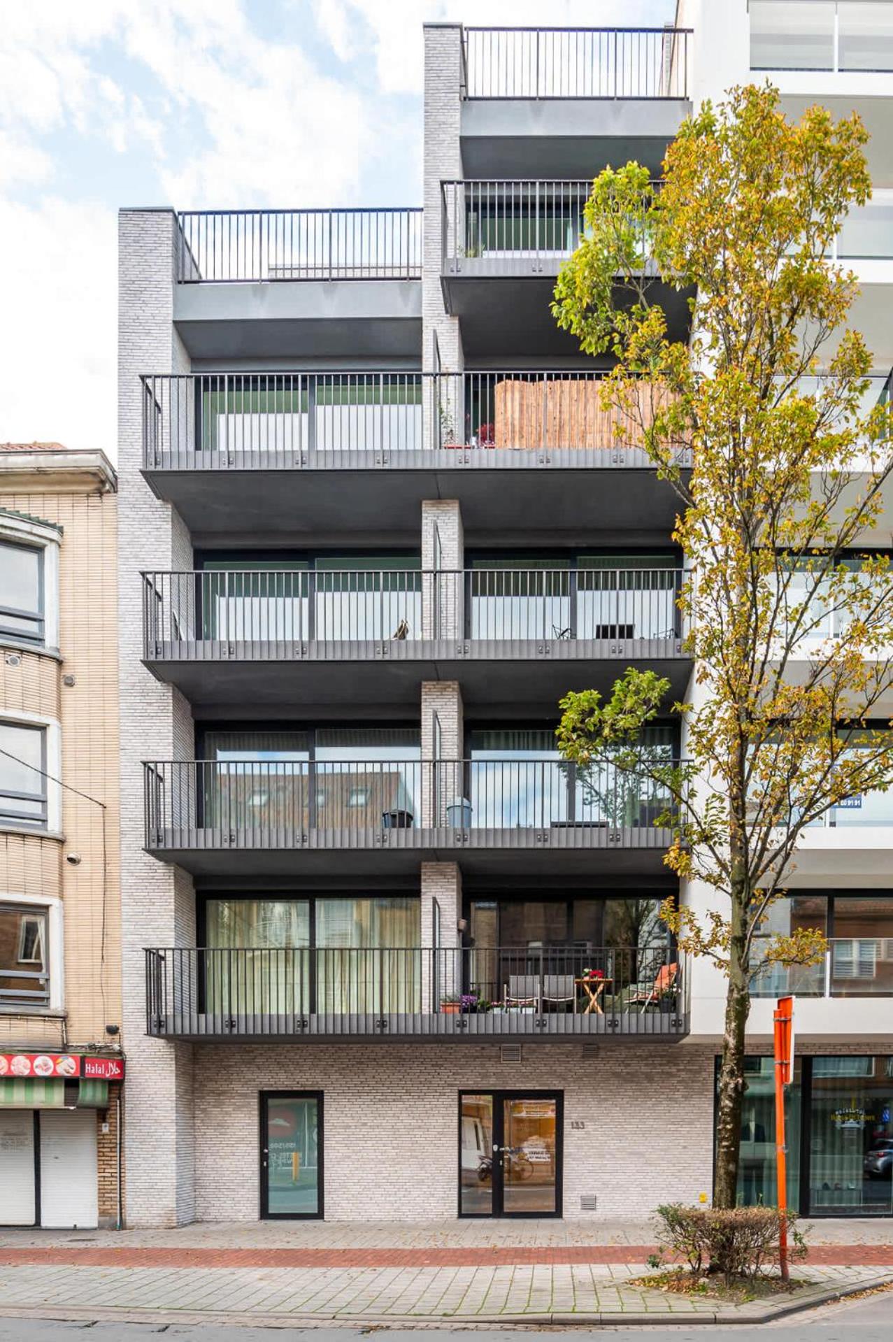 Brand new apartment with garden and parking