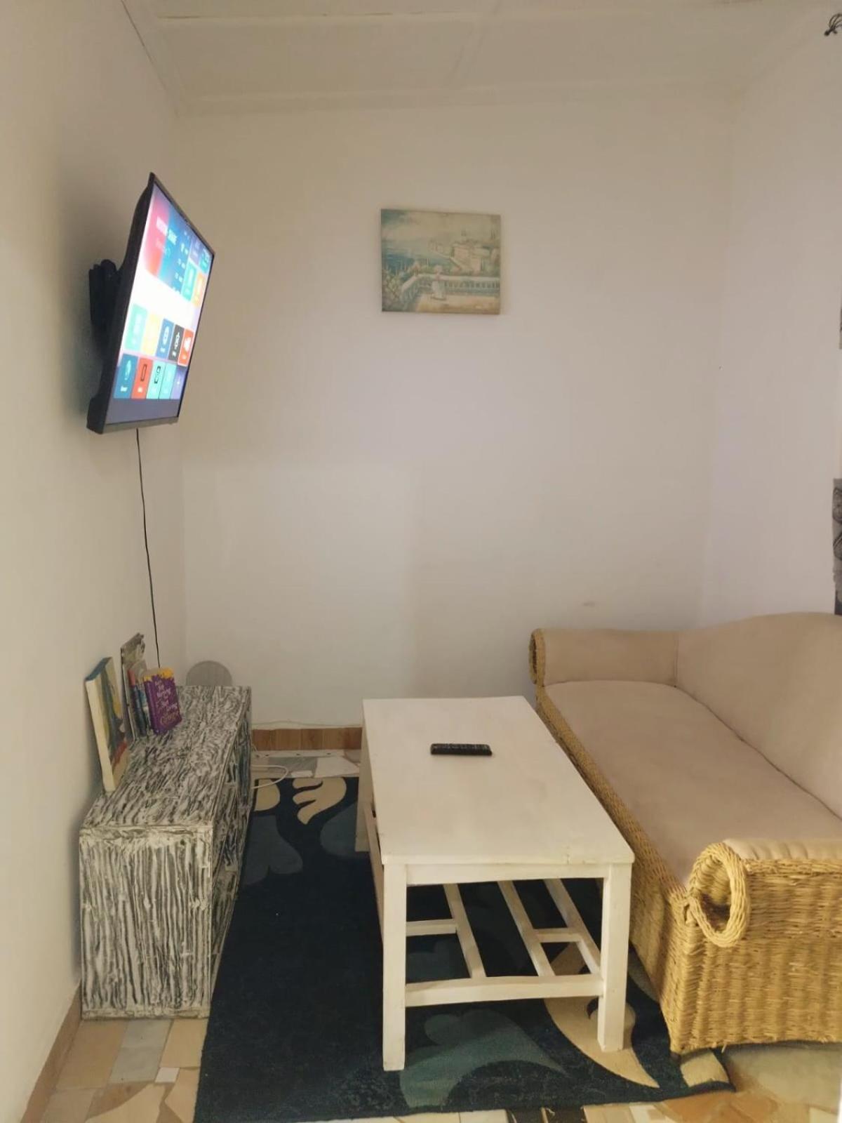 Comfy beachside condo