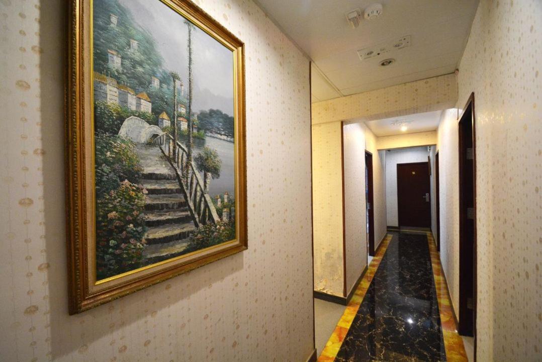 KK Hotel - Hostel - 24 hrs Reception in Flat C1 & C2, Tsim Sha Tsui Building, 83-97 Nathan Road, Tsim Sha Tsui, Kowloon