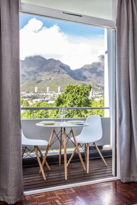 Lovely studio with magnificent views & pool!