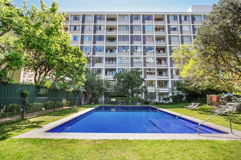 Lovely studio with magnificent views & pool!