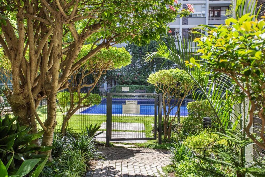 Lovely studio with magnificent views & pool!