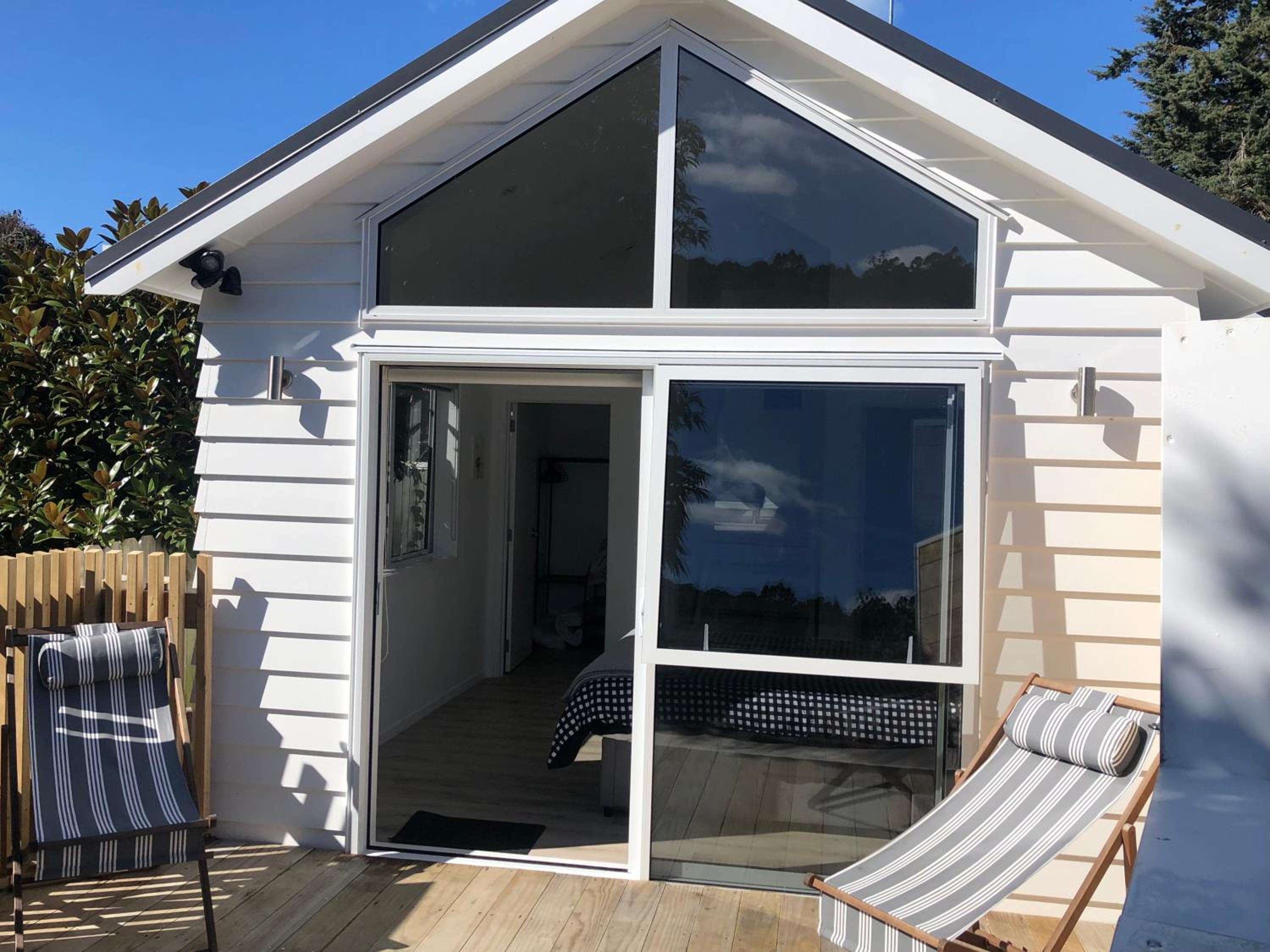 Maraetai -Kererū Cottage - Whole House view 4