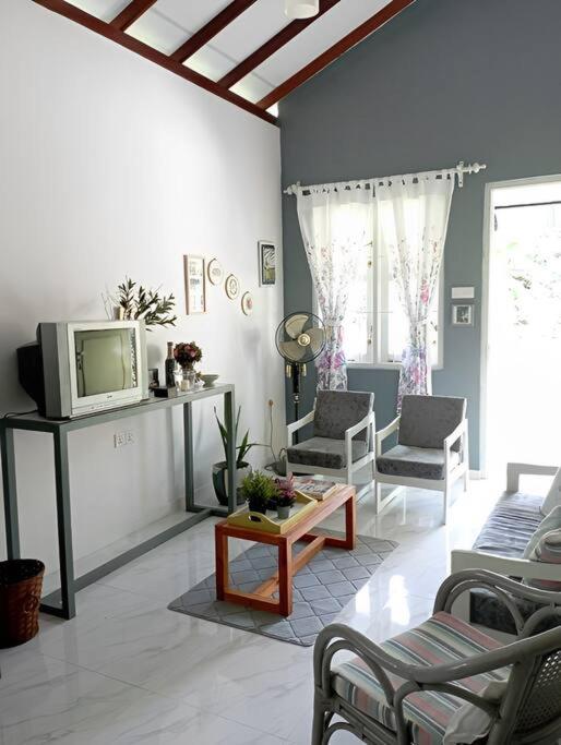 Tiny Art House with Garden