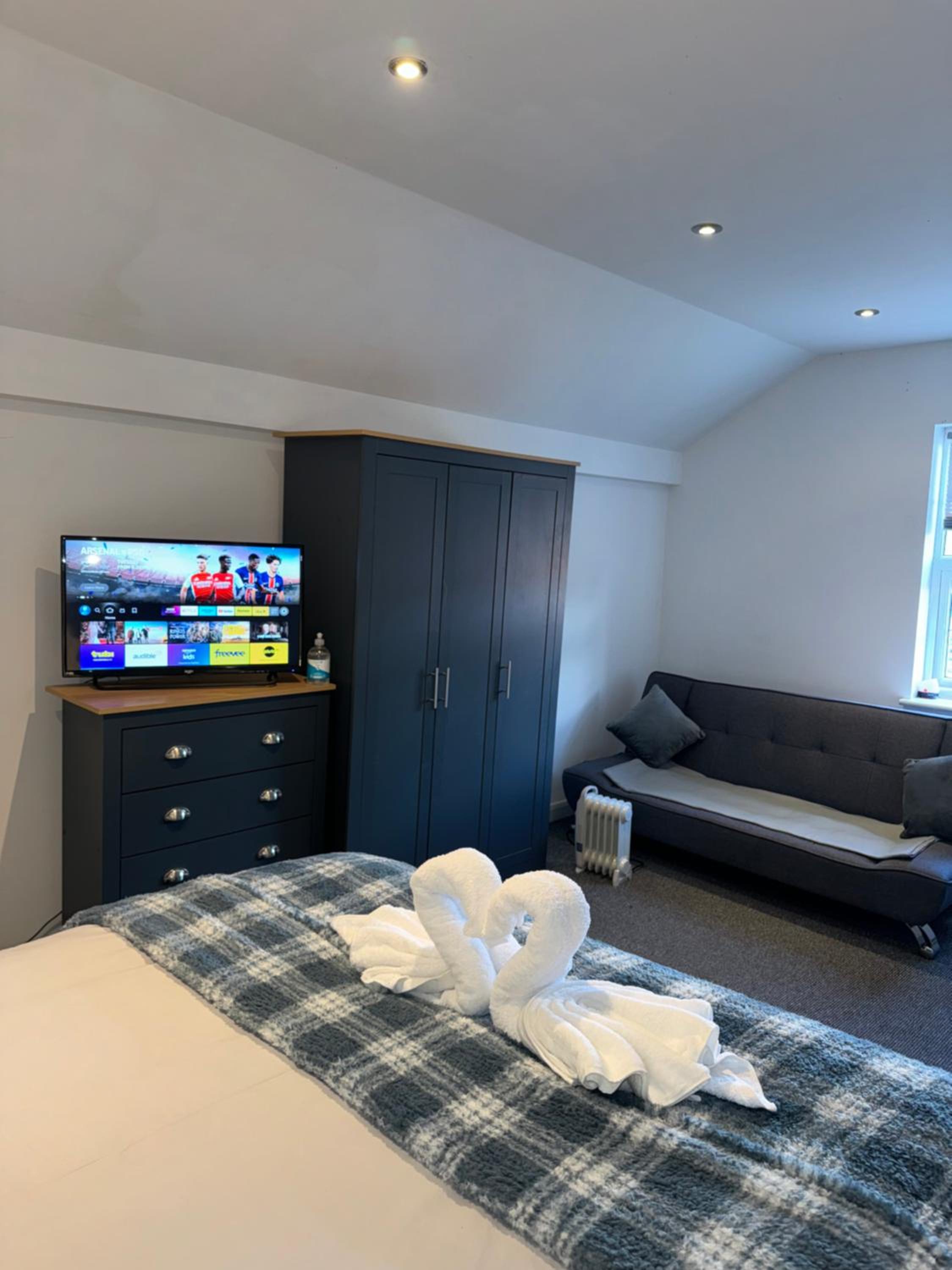 Cosy countryside stay- Waters Upton, Telford view 3