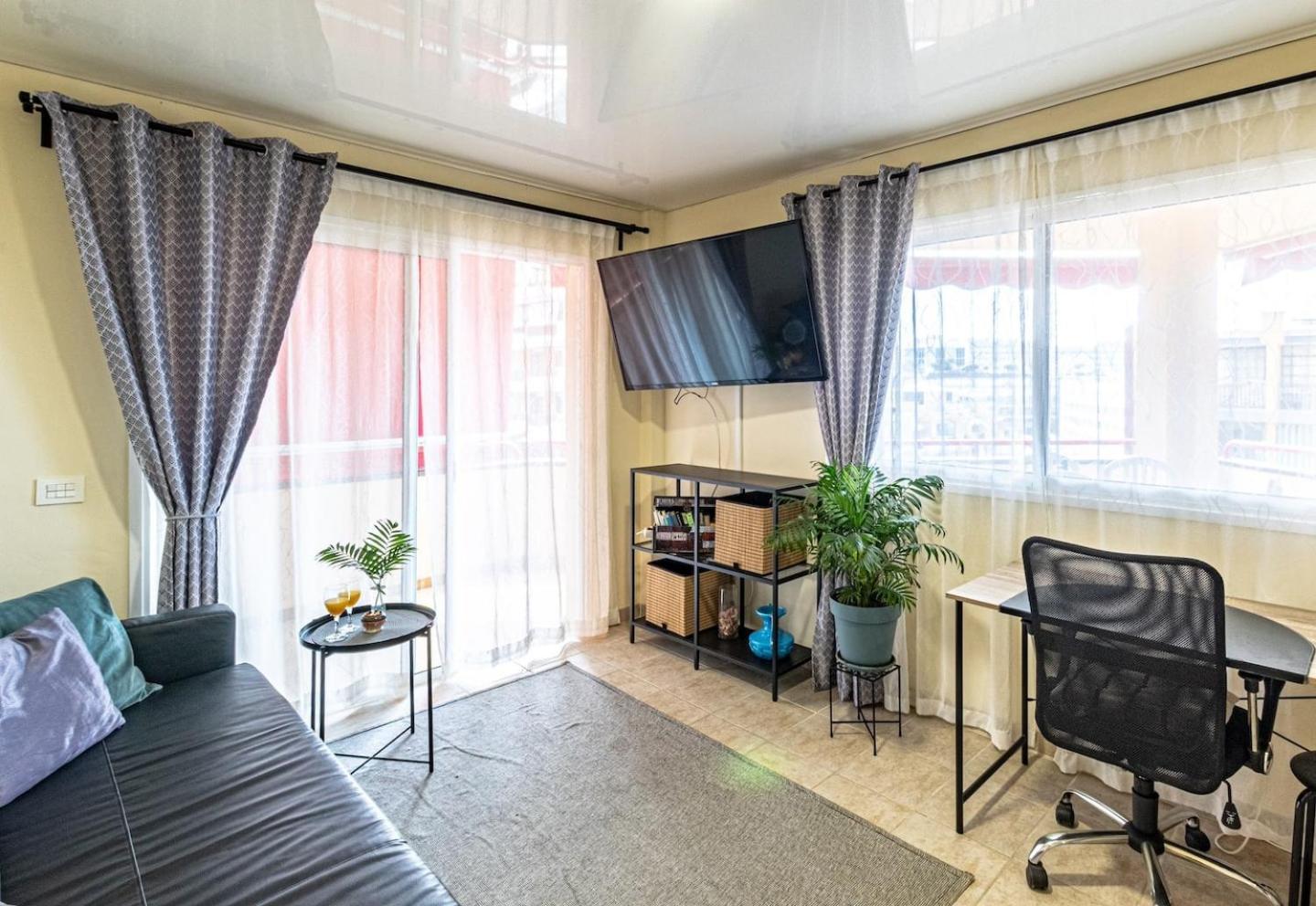 Large Terrace Jardin Apartment