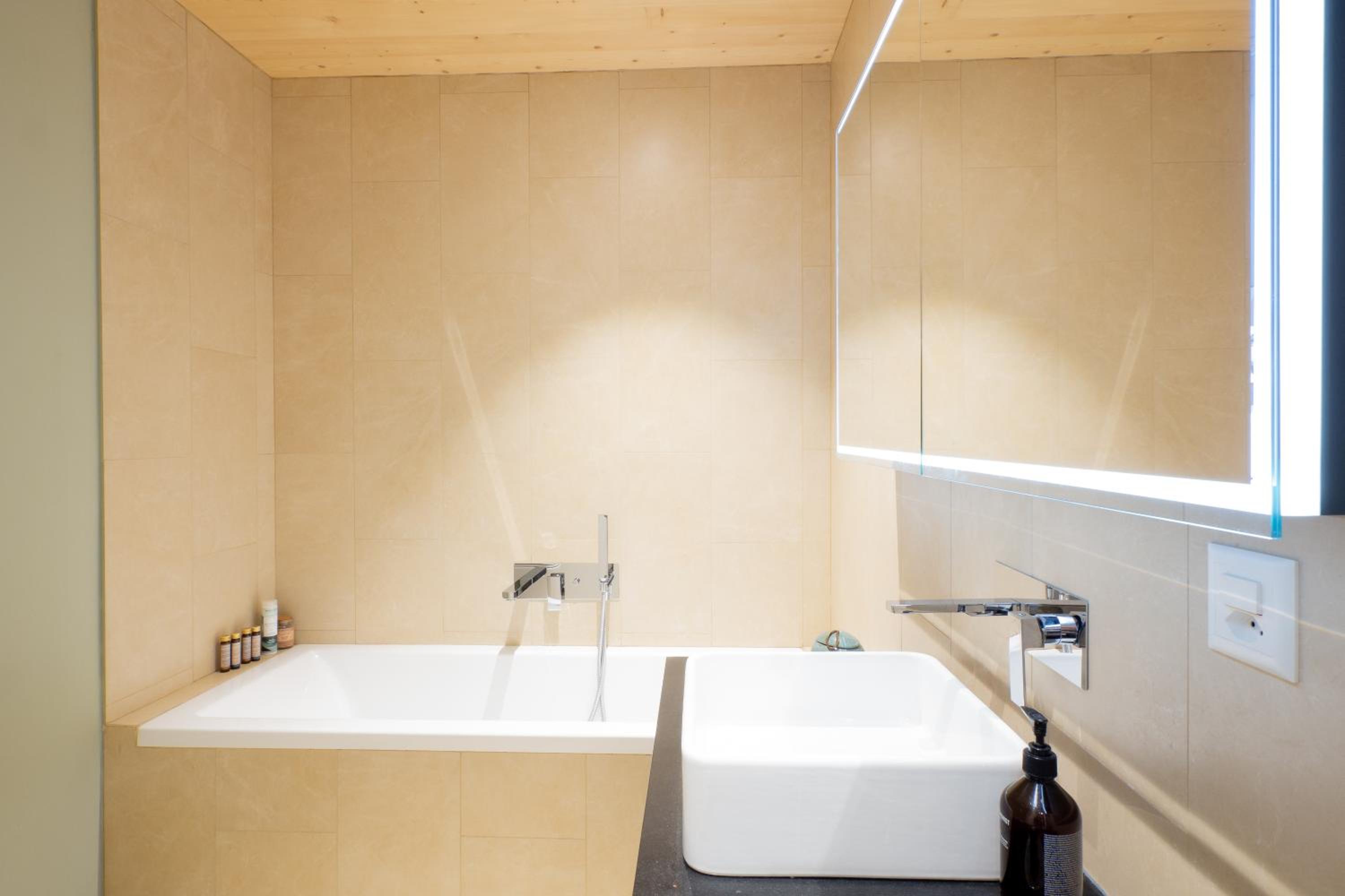 La Ruinette-Large1 bed, close to the lift