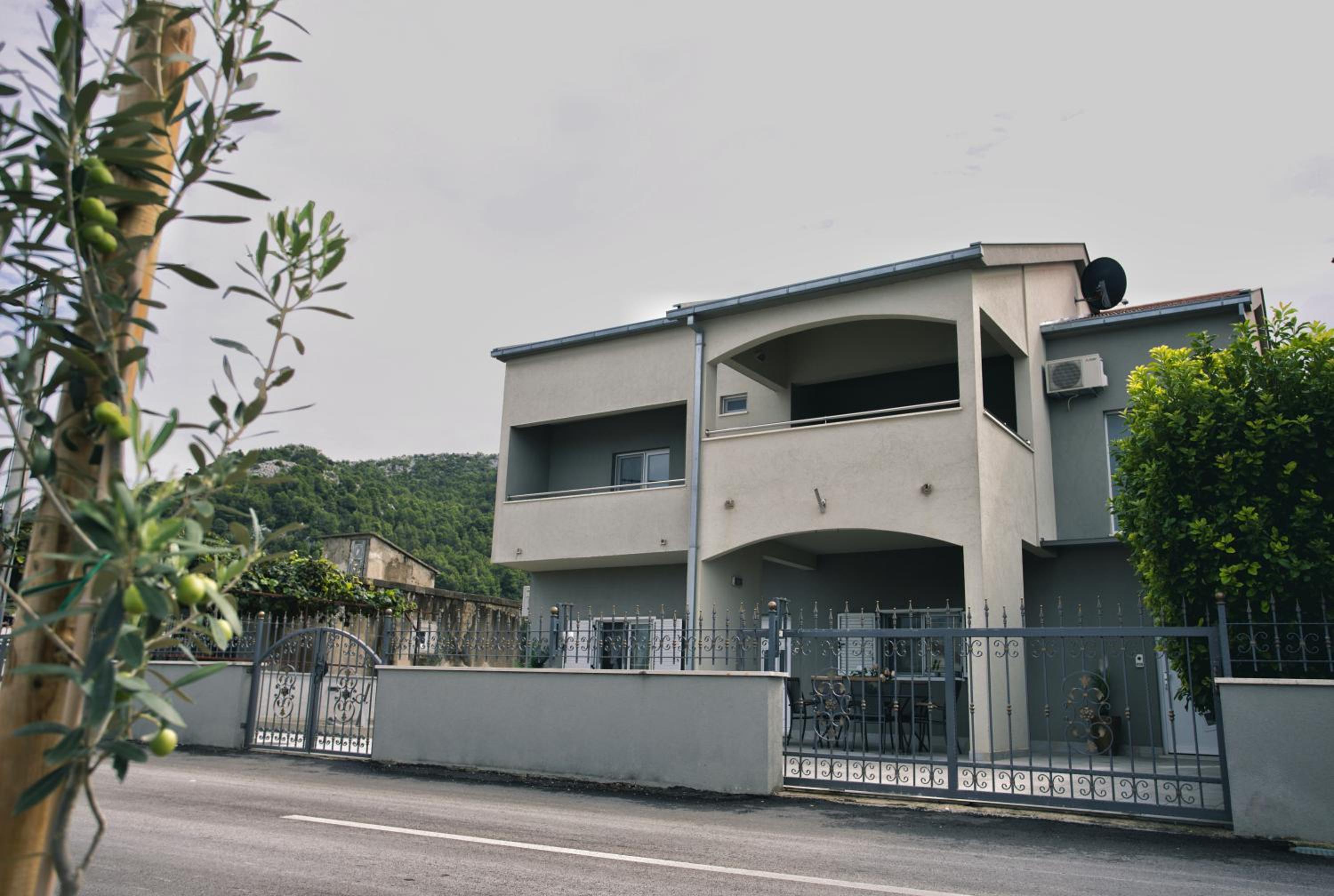 Hotel Rafael Apartment