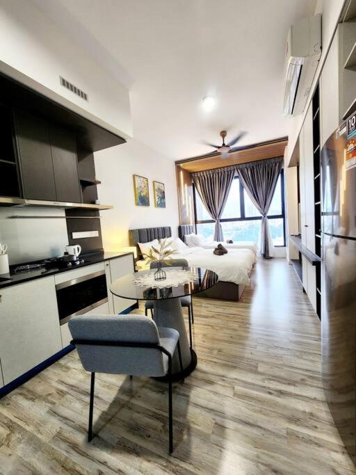Millerz Square 3pax Studio room 1
