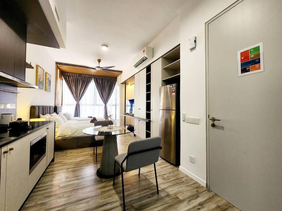 Millerz Square 3pax Studio room 1
