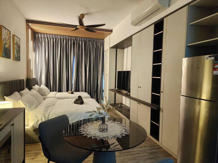 Millerz Square 3pax Studio room 1