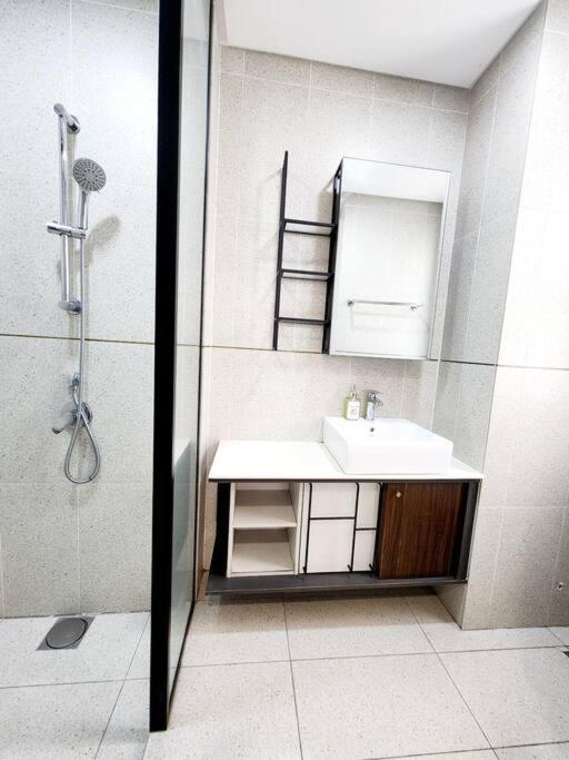 Millerz Square 3pax Studio room 1