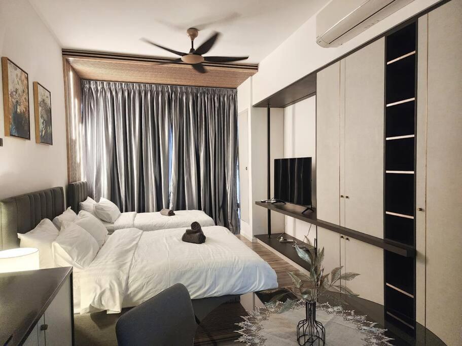 Millerz Square 3pax Studio room 1